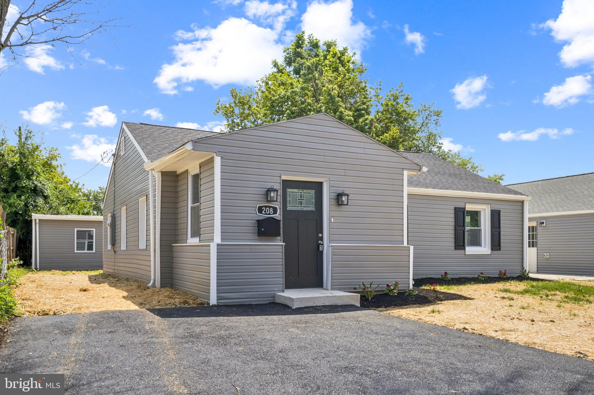 208 KEISER PLACE