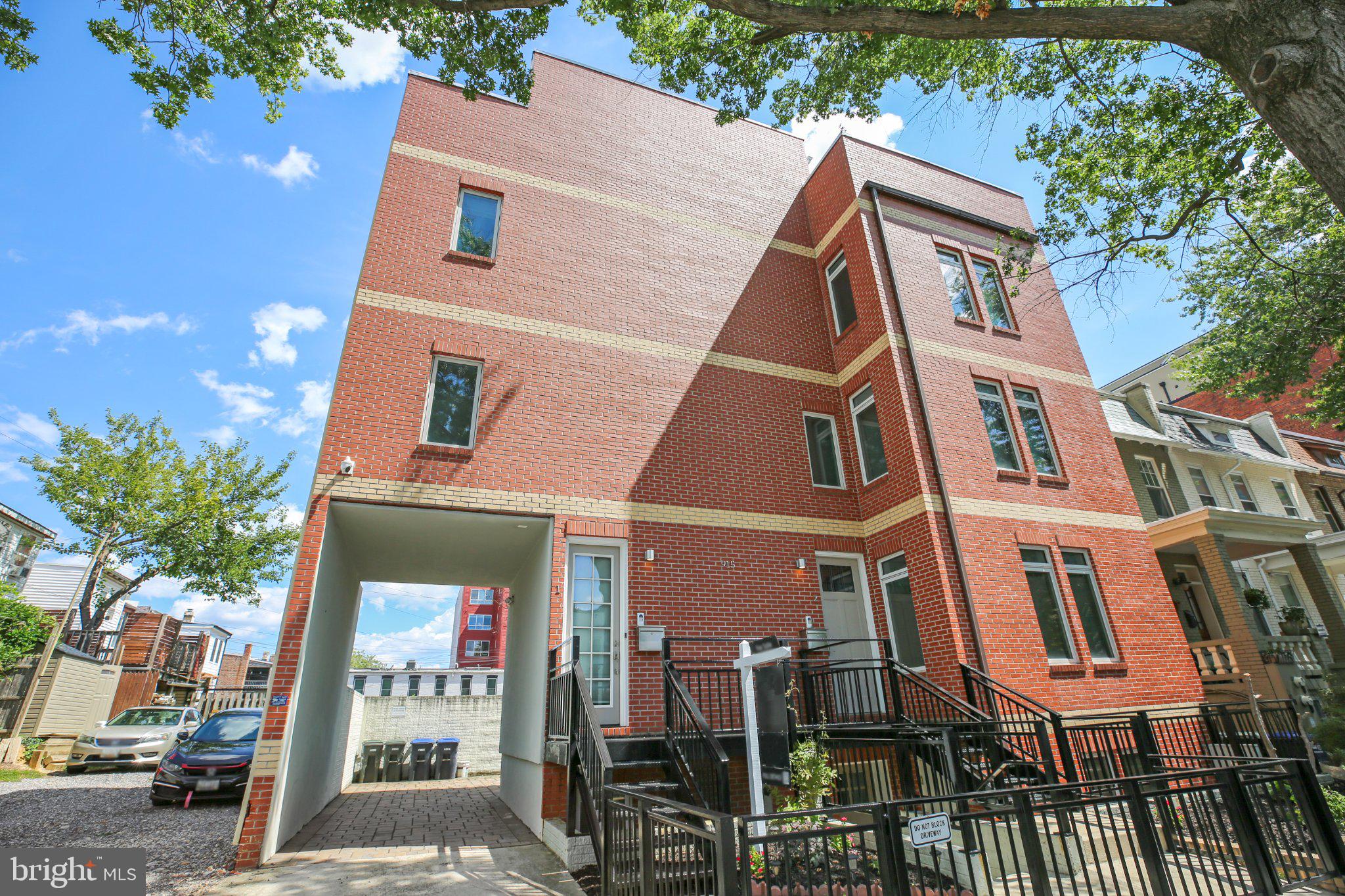 915 3RD STREET NE