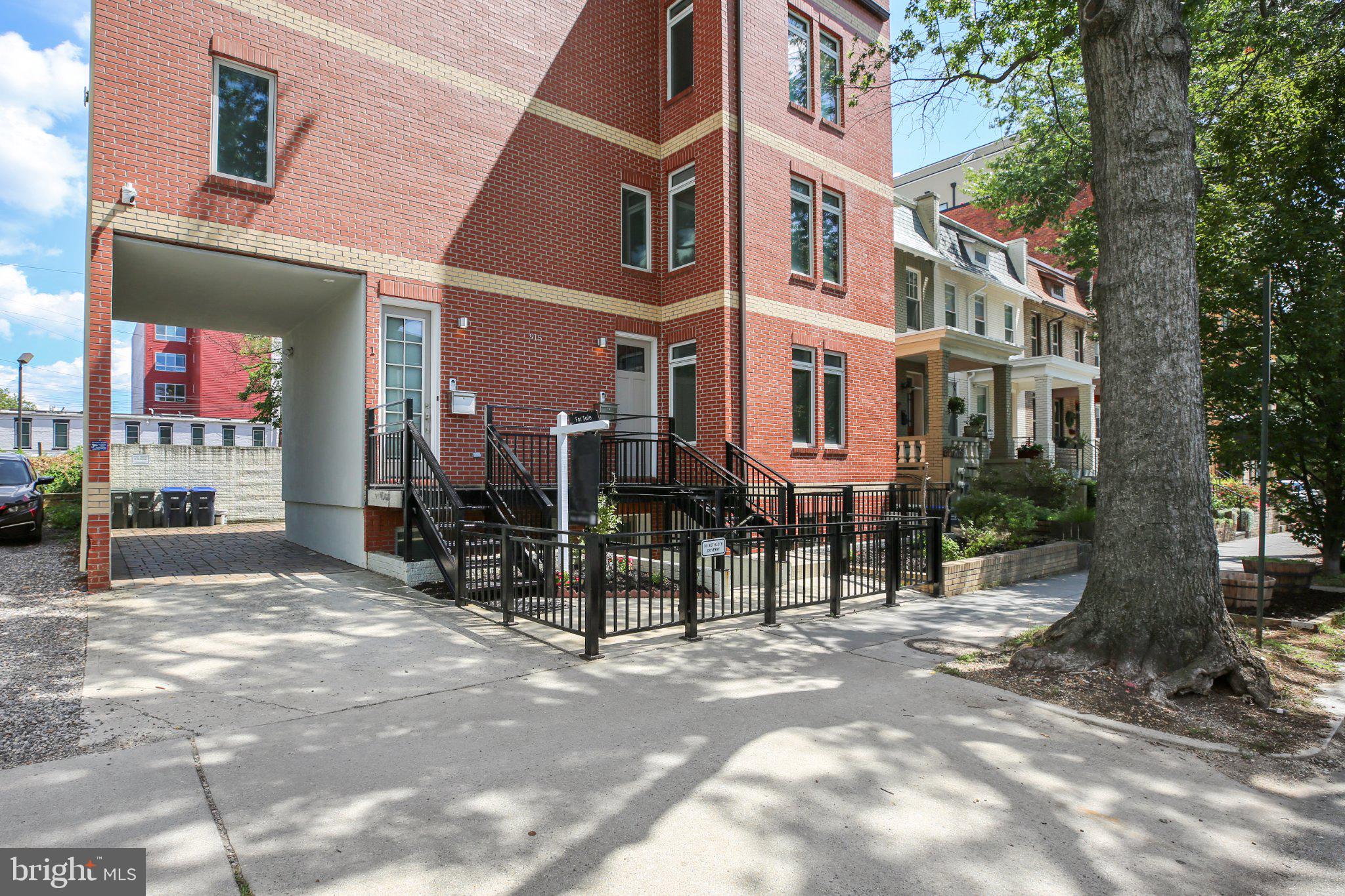 915 3RD STREET NE