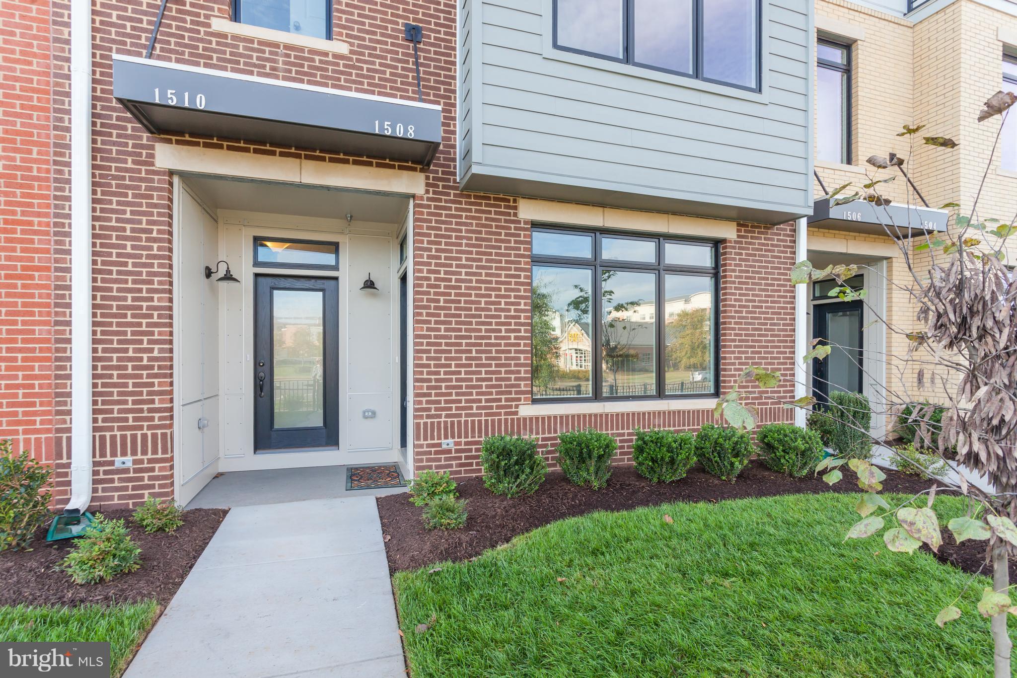 LOFTS AT VILLAGE WALK - Residential Lease