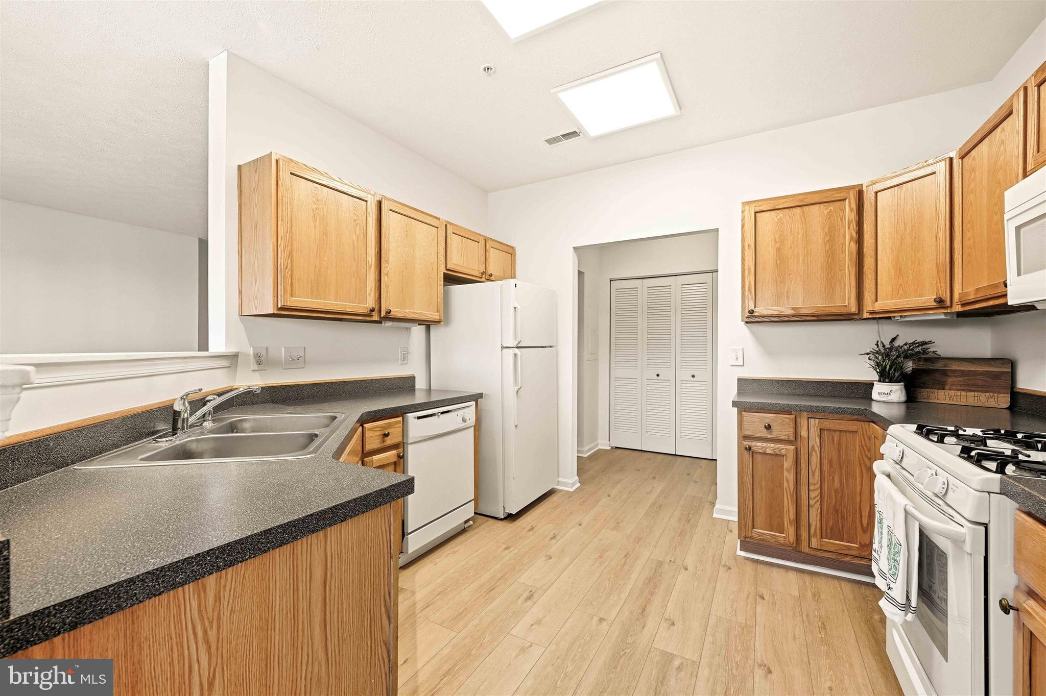 WINDSOR AT PERRY HALL FARMS - Residential