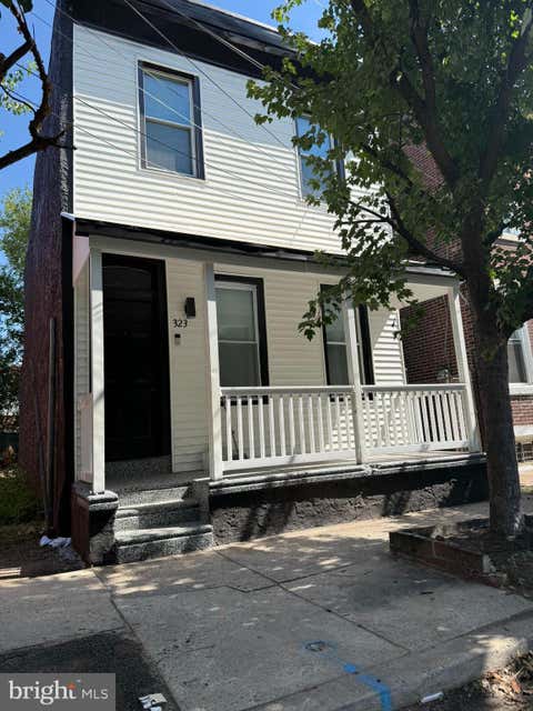 Townhouse For Sale - 323 Chestnut Street<br/> Camden County, CAMDEN, NJ 08103