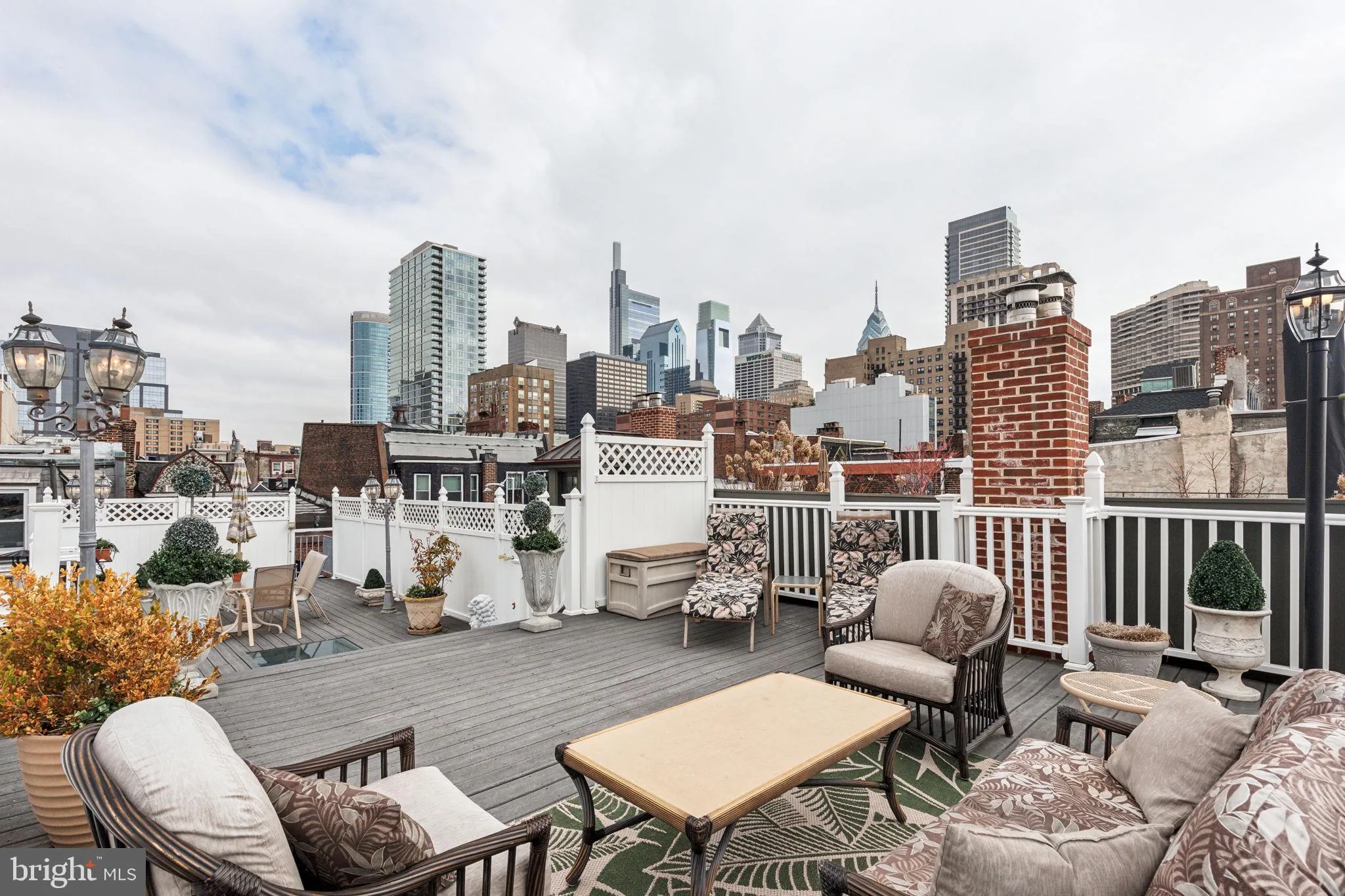 Philadelphia, Pennsylvania 19103, United States, 4 Bedrooms Bedrooms, ,5 BathroomsBathrooms,Residential,Active,117801