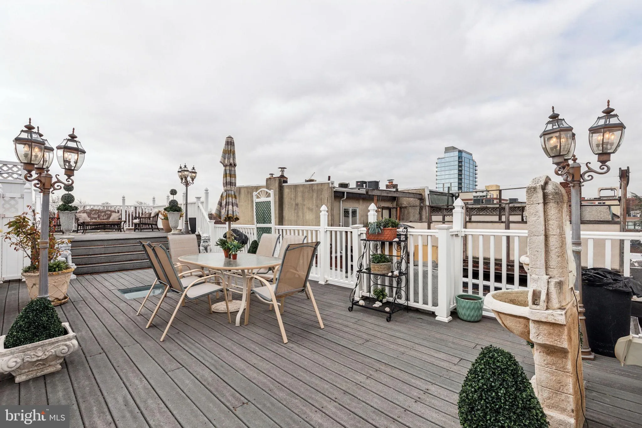 Philadelphia, Pennsylvania 19103, United States, 4 Bedrooms Bedrooms, ,5 BathroomsBathrooms,Residential,Active,117801