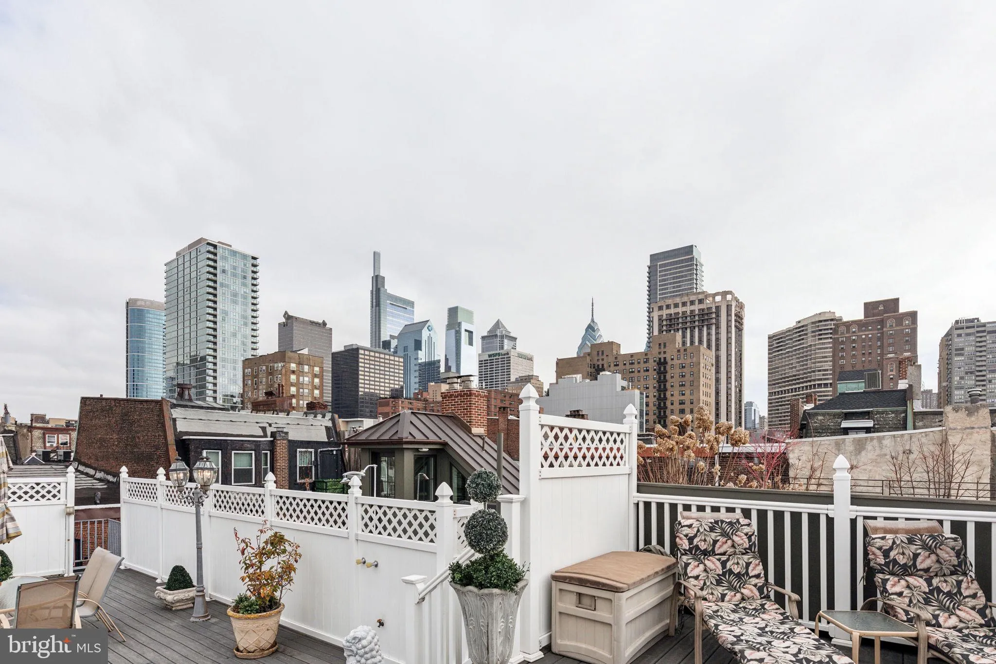 Philadelphia, Pennsylvania 19103, United States, 4 Bedrooms Bedrooms, ,5 BathroomsBathrooms,Residential,Active,117801