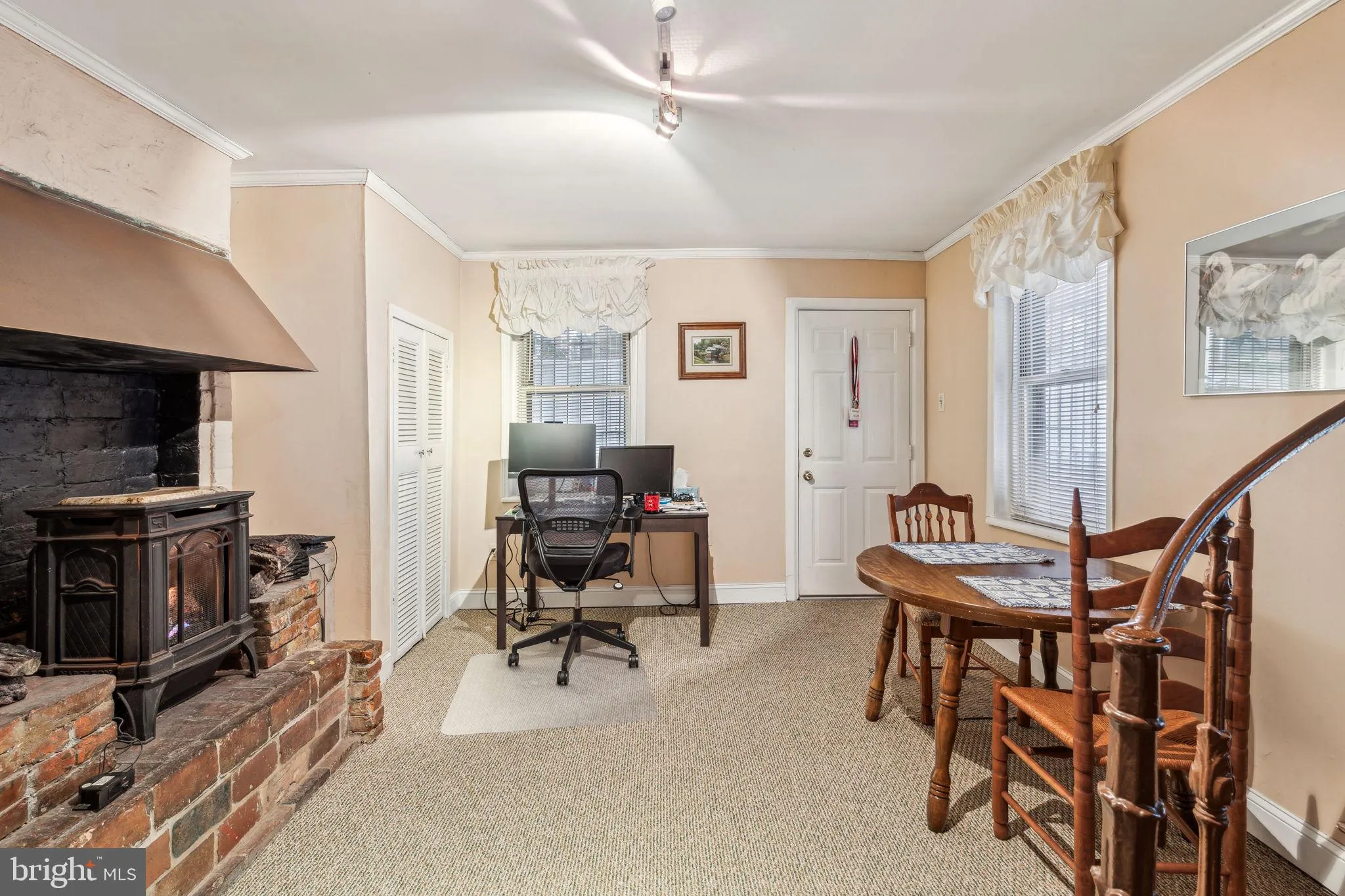 Philadelphia, Pennsylvania 19103, United States, 4 Bedrooms Bedrooms, ,5 BathroomsBathrooms,Residential,Active,117801