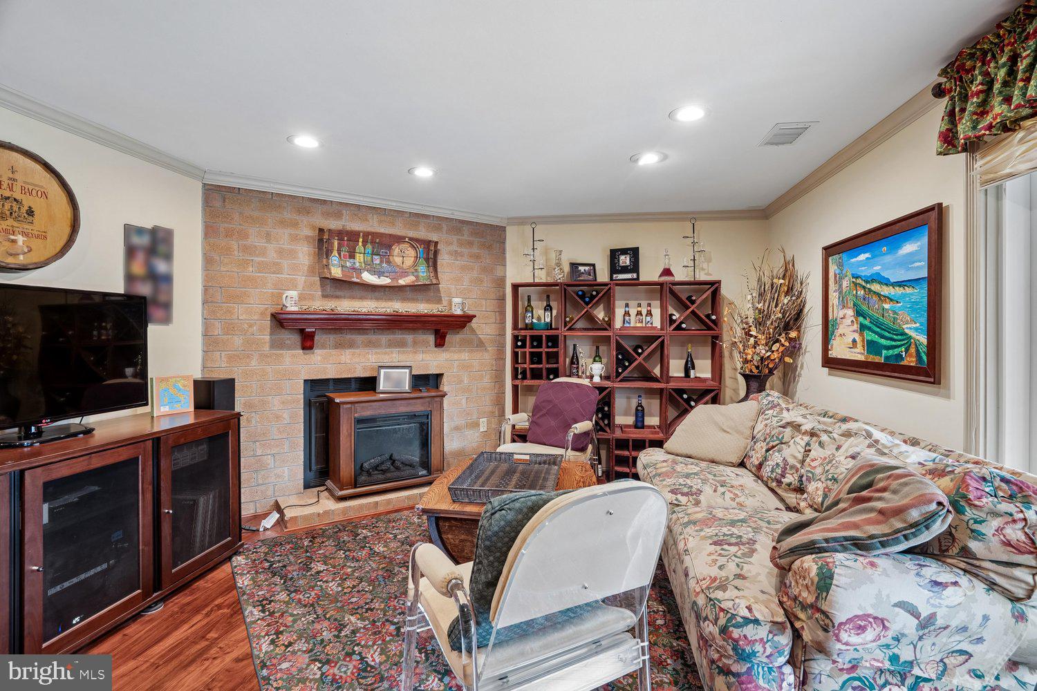 HICKORY HOLLOW - Residential