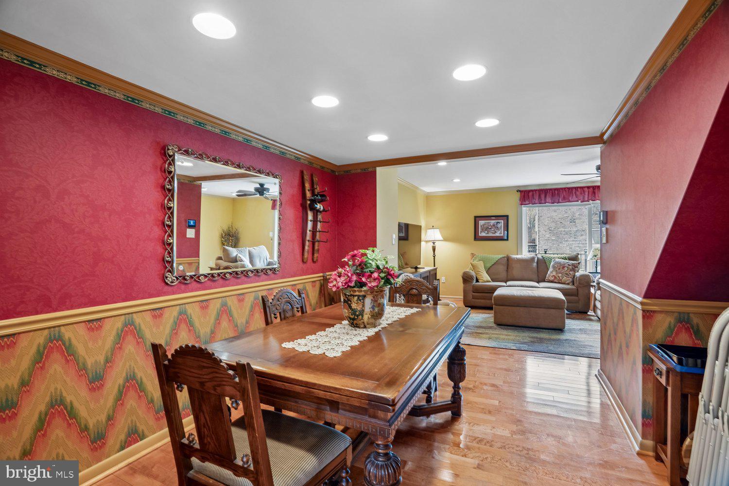 HICKORY HOLLOW - Residential