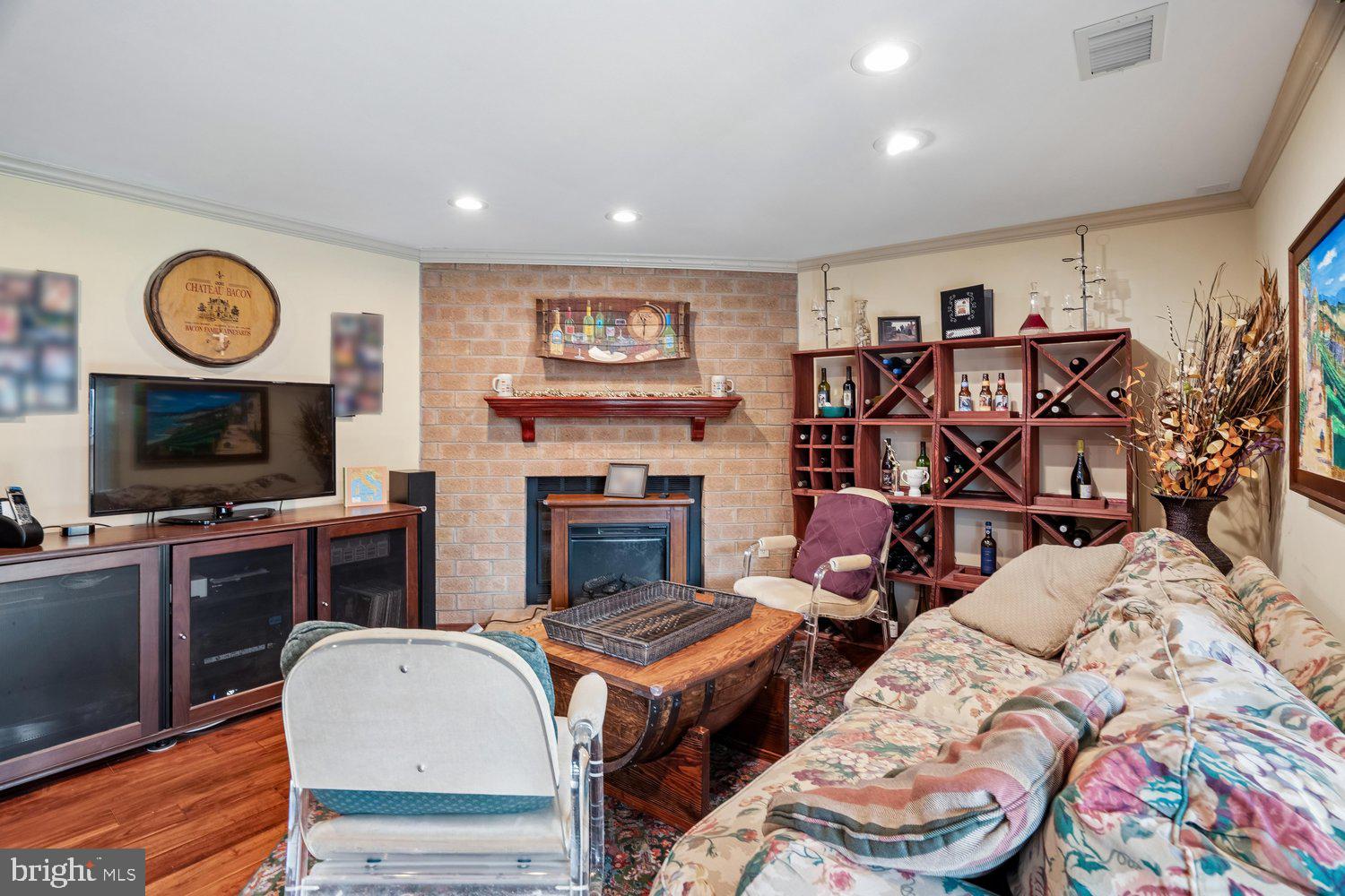 HICKORY HOLLOW - Residential