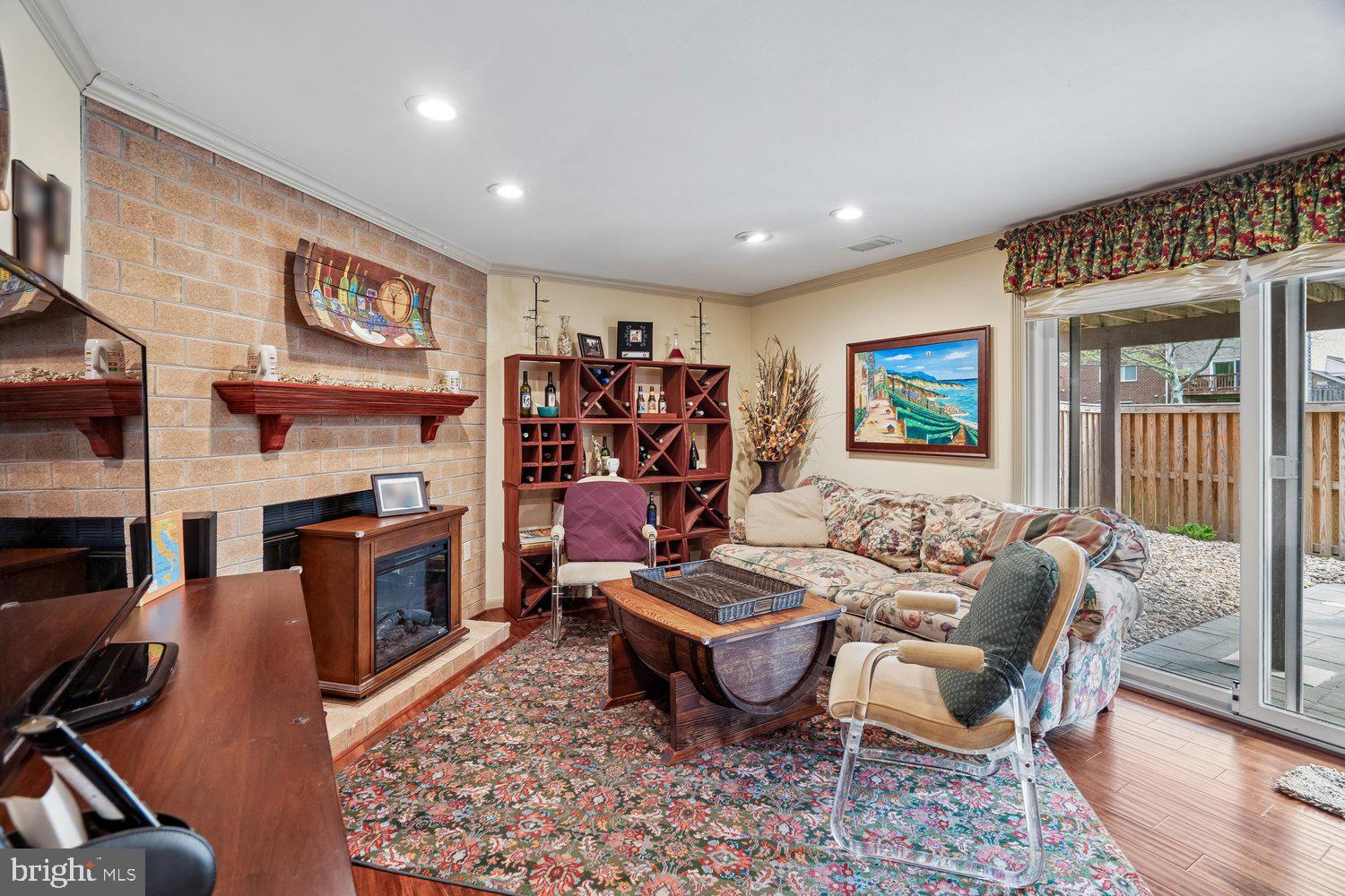 HICKORY HOLLOW - Residential