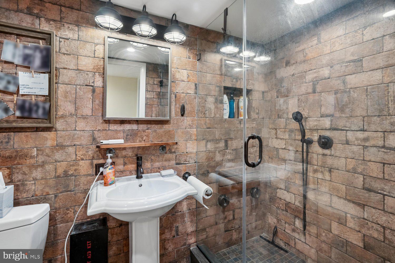 HICKORY HOLLOW - Residential