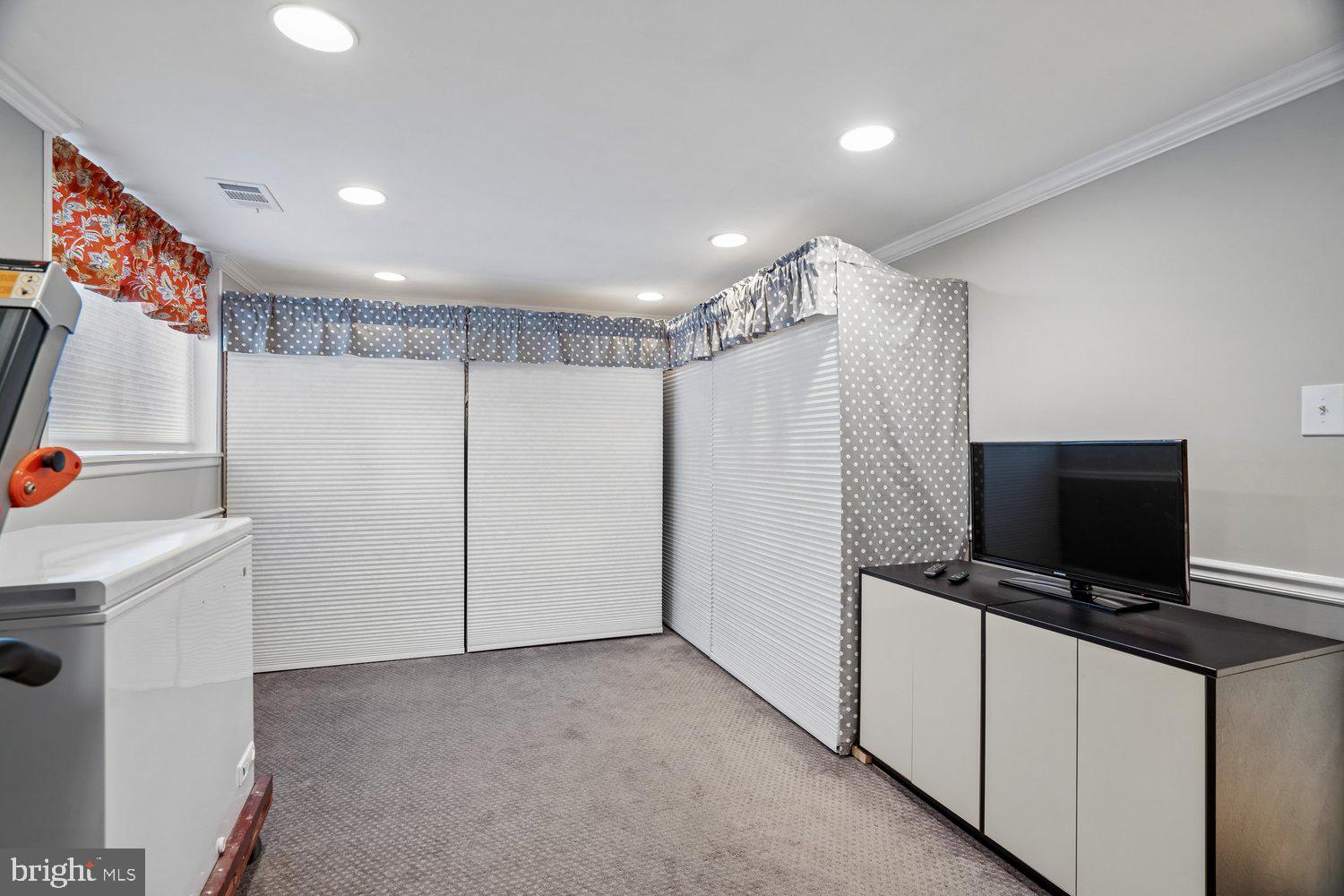 HICKORY HOLLOW - Residential