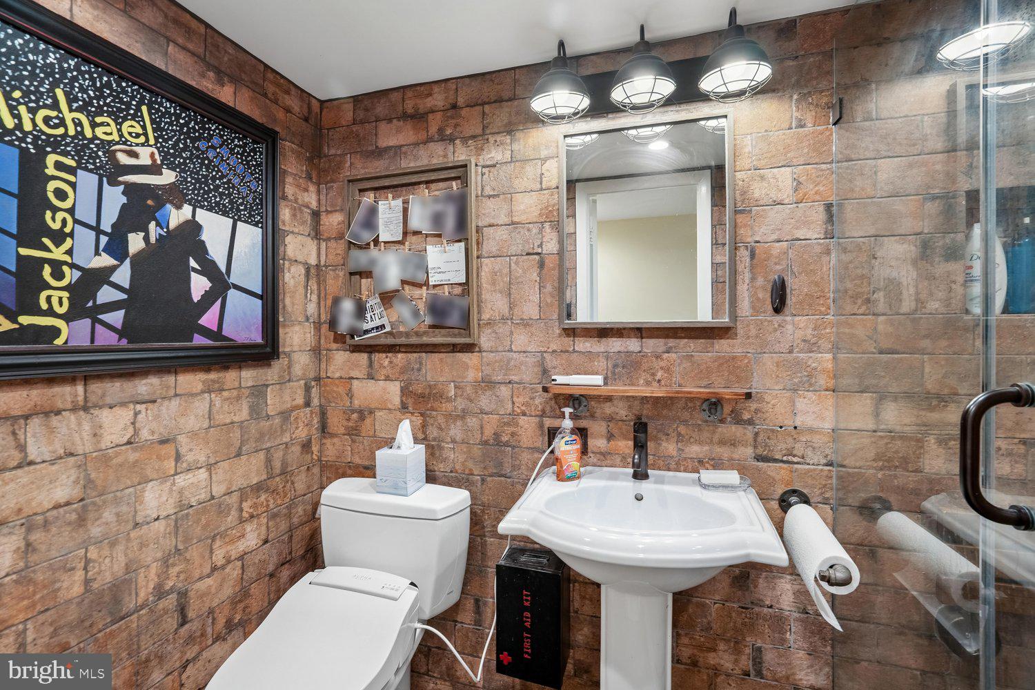 HICKORY HOLLOW - Residential