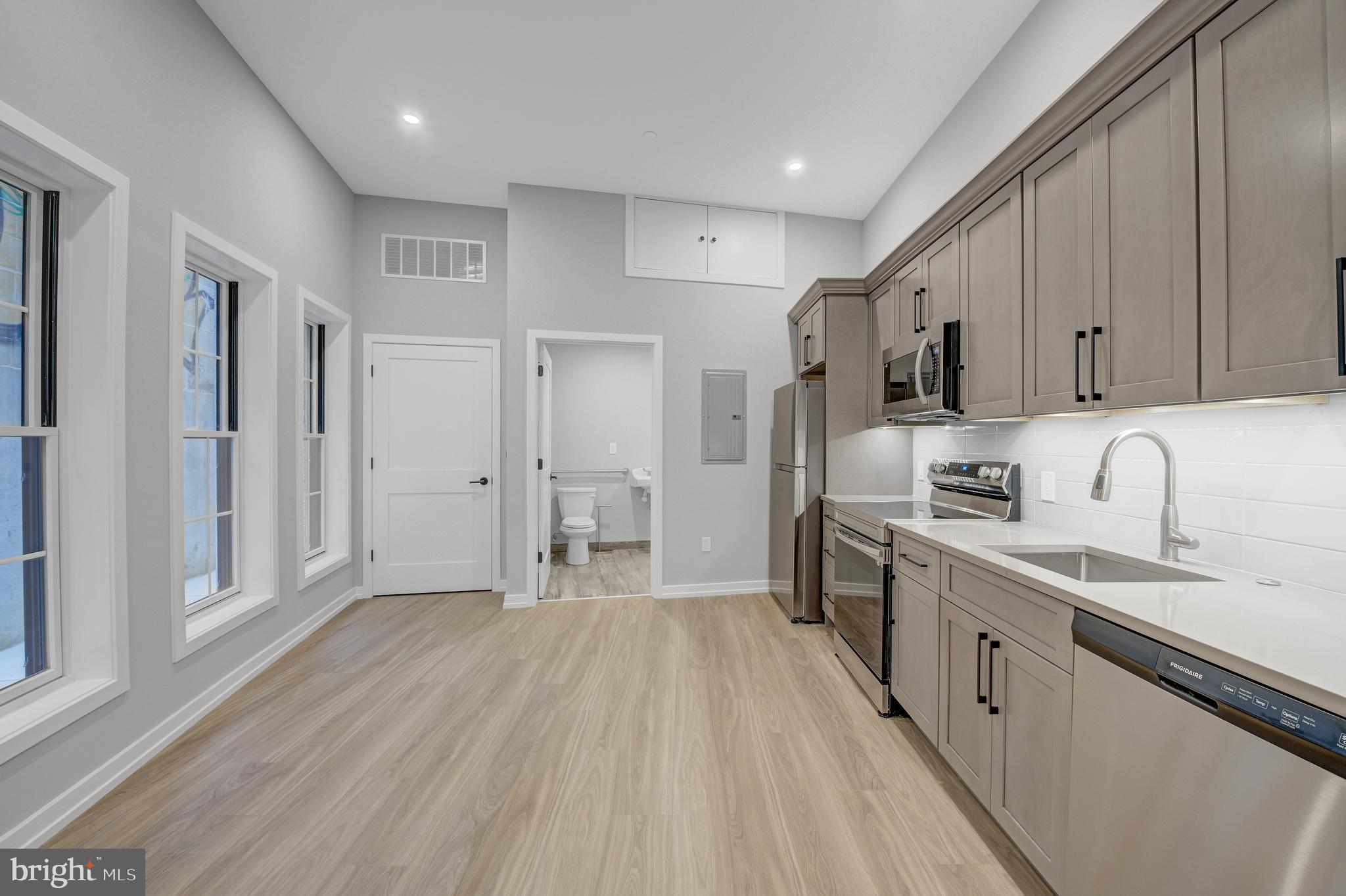 GRADUATE HOSPITAL - Residential Lease