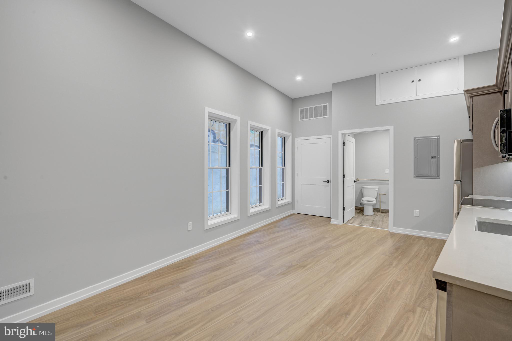 GRADUATE HOSPITAL - Residential Lease