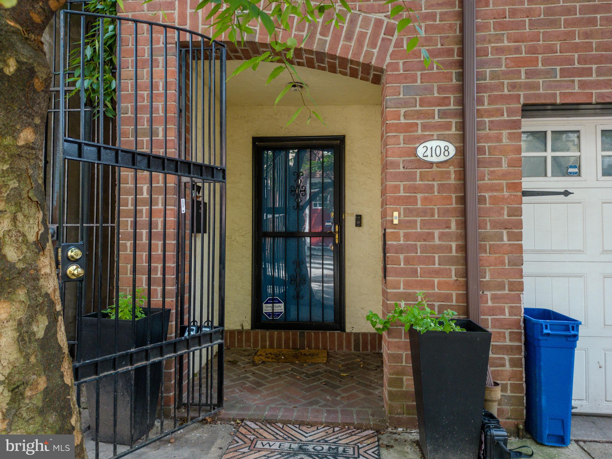 LOGAN SQUARE - Residential