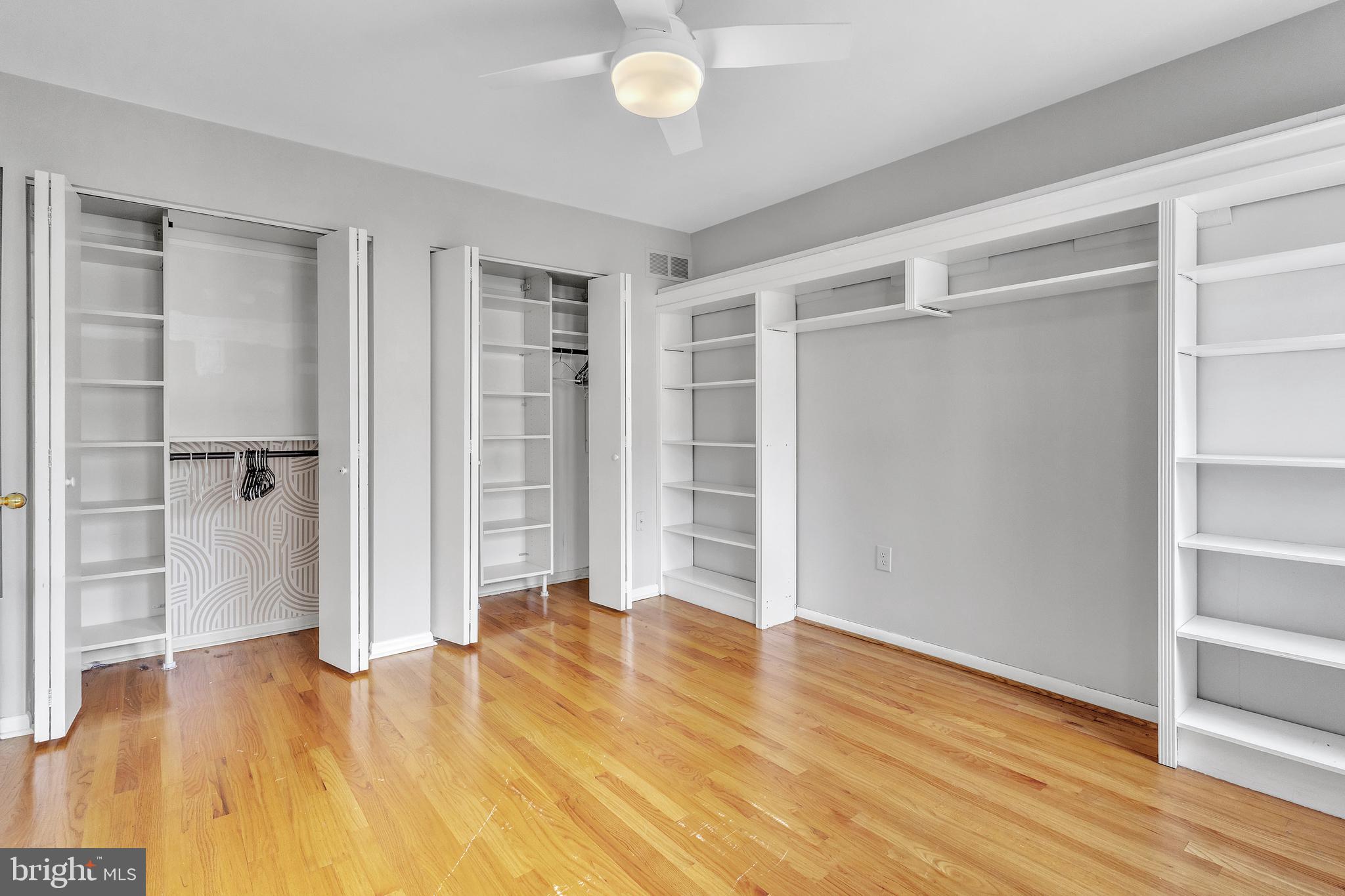 LOGAN SQUARE - Residential