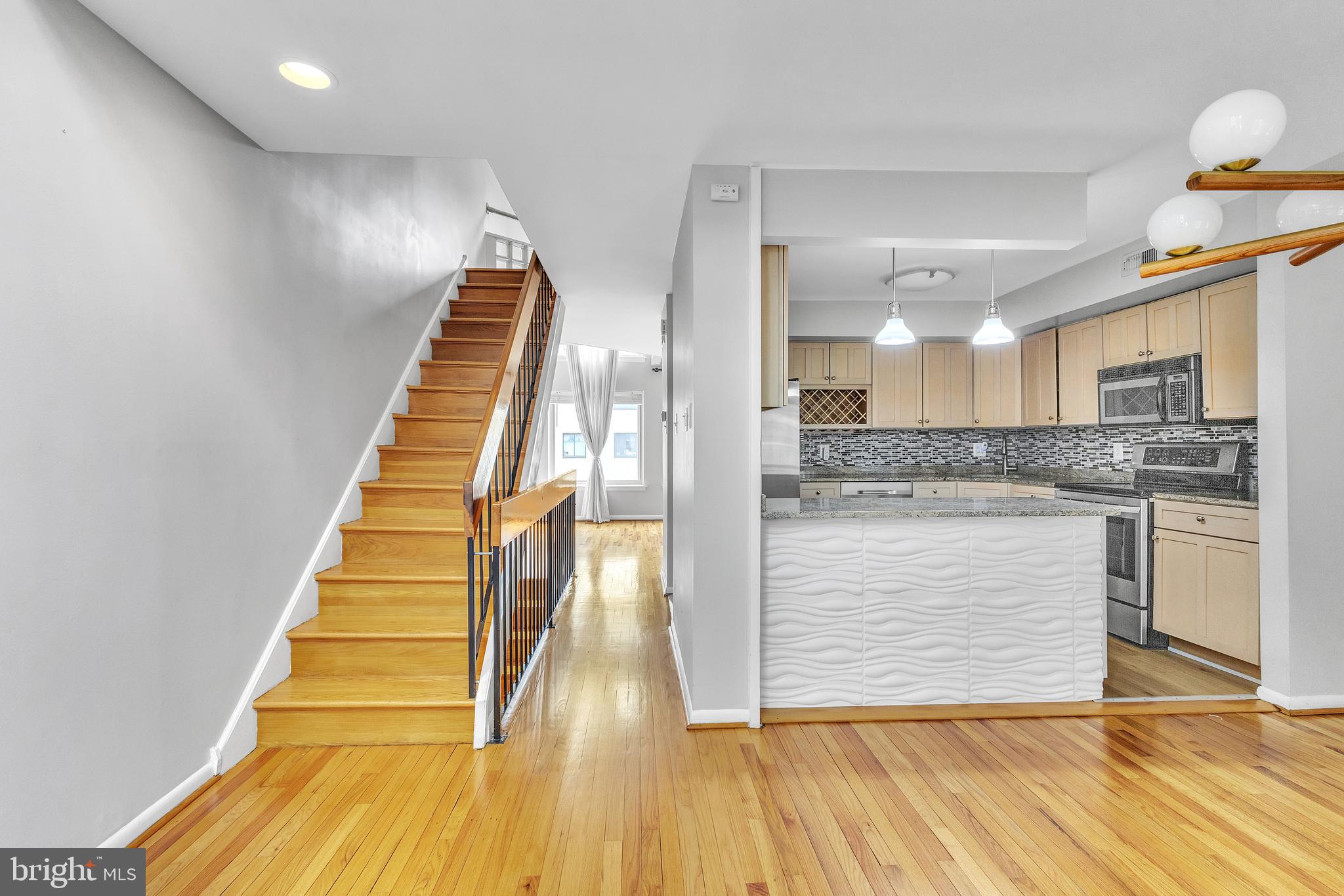 LOGAN SQUARE - Residential