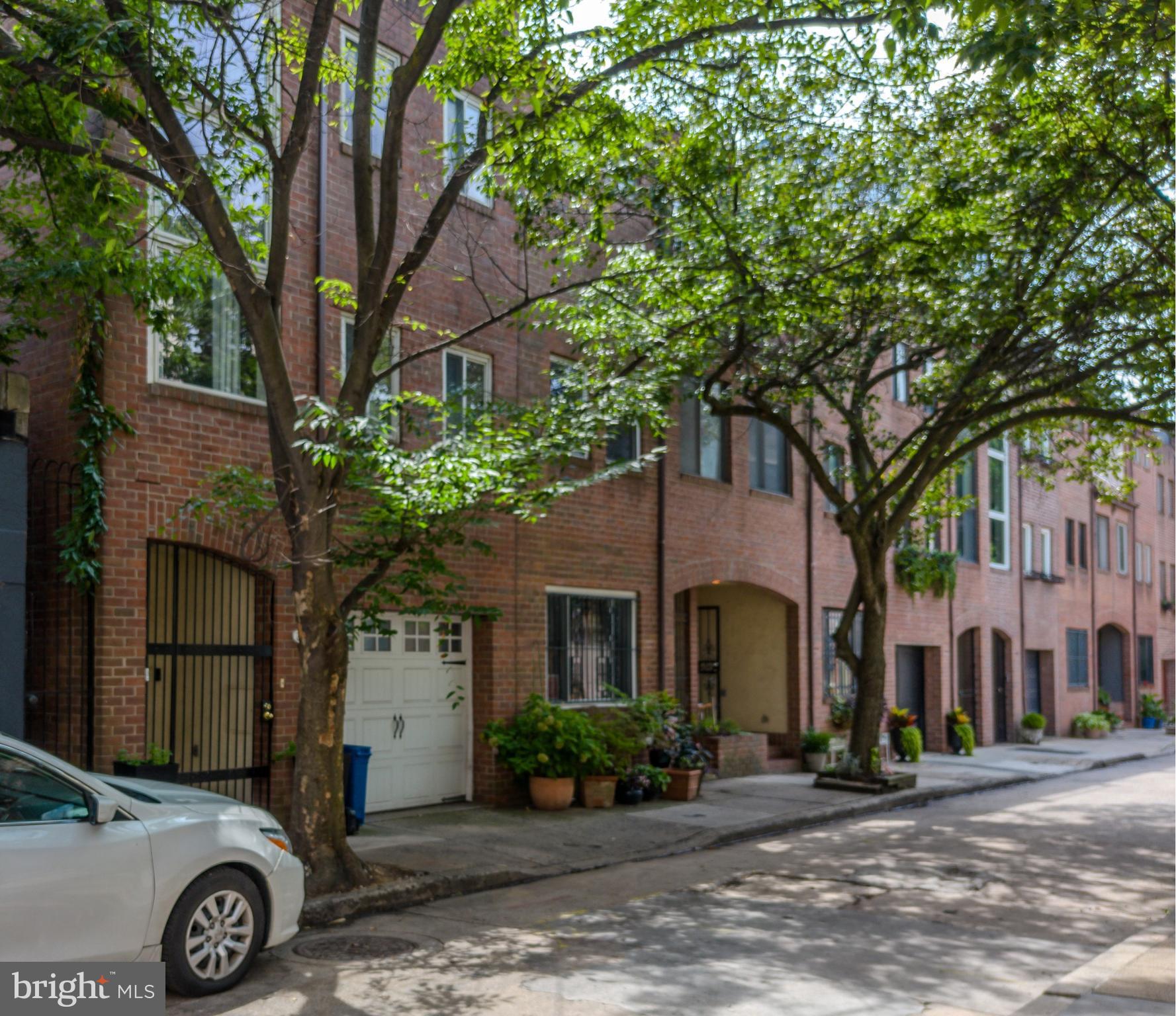 LOGAN SQUARE - Residential