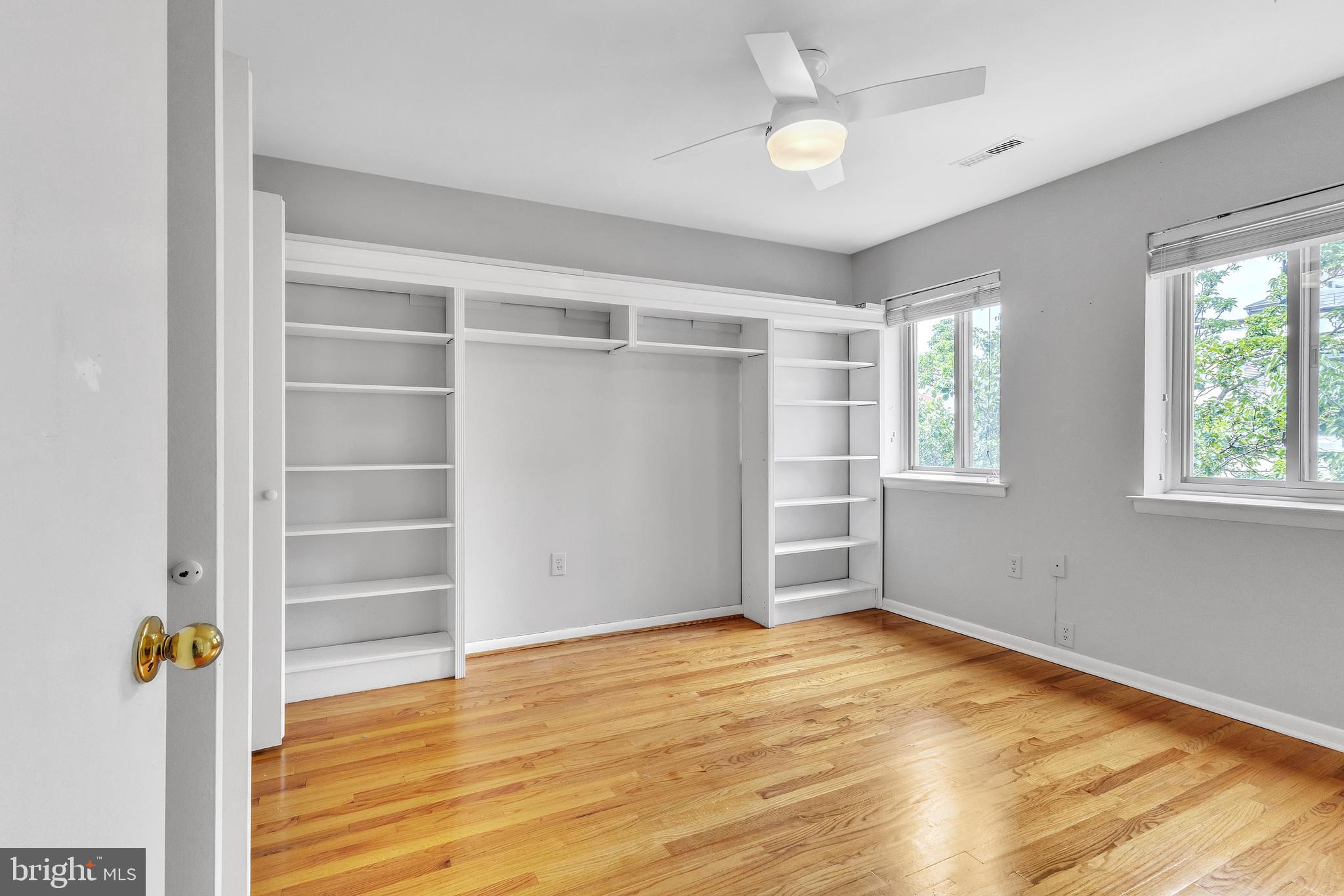 LOGAN SQUARE - Residential