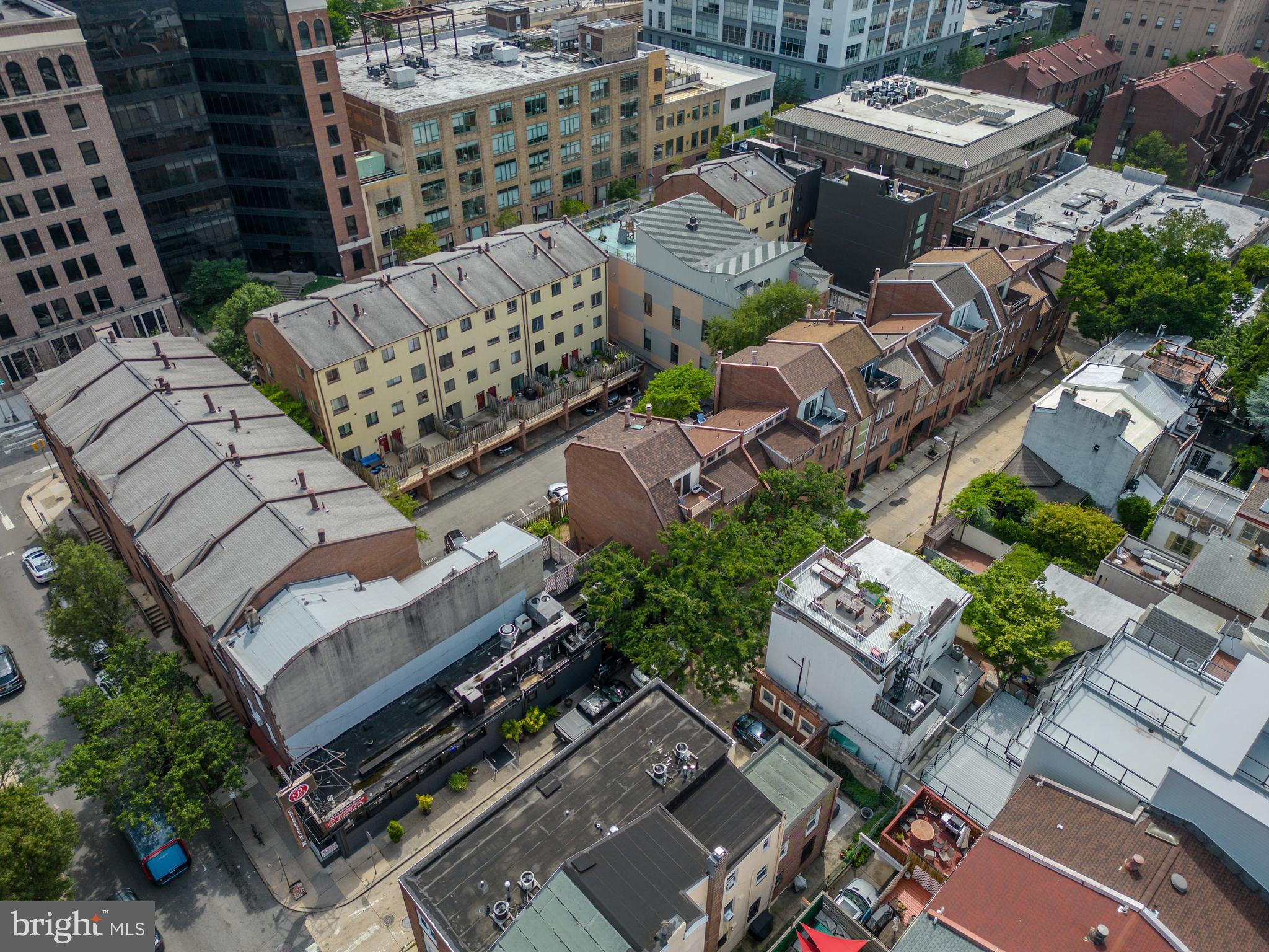 LOGAN SQUARE - Residential