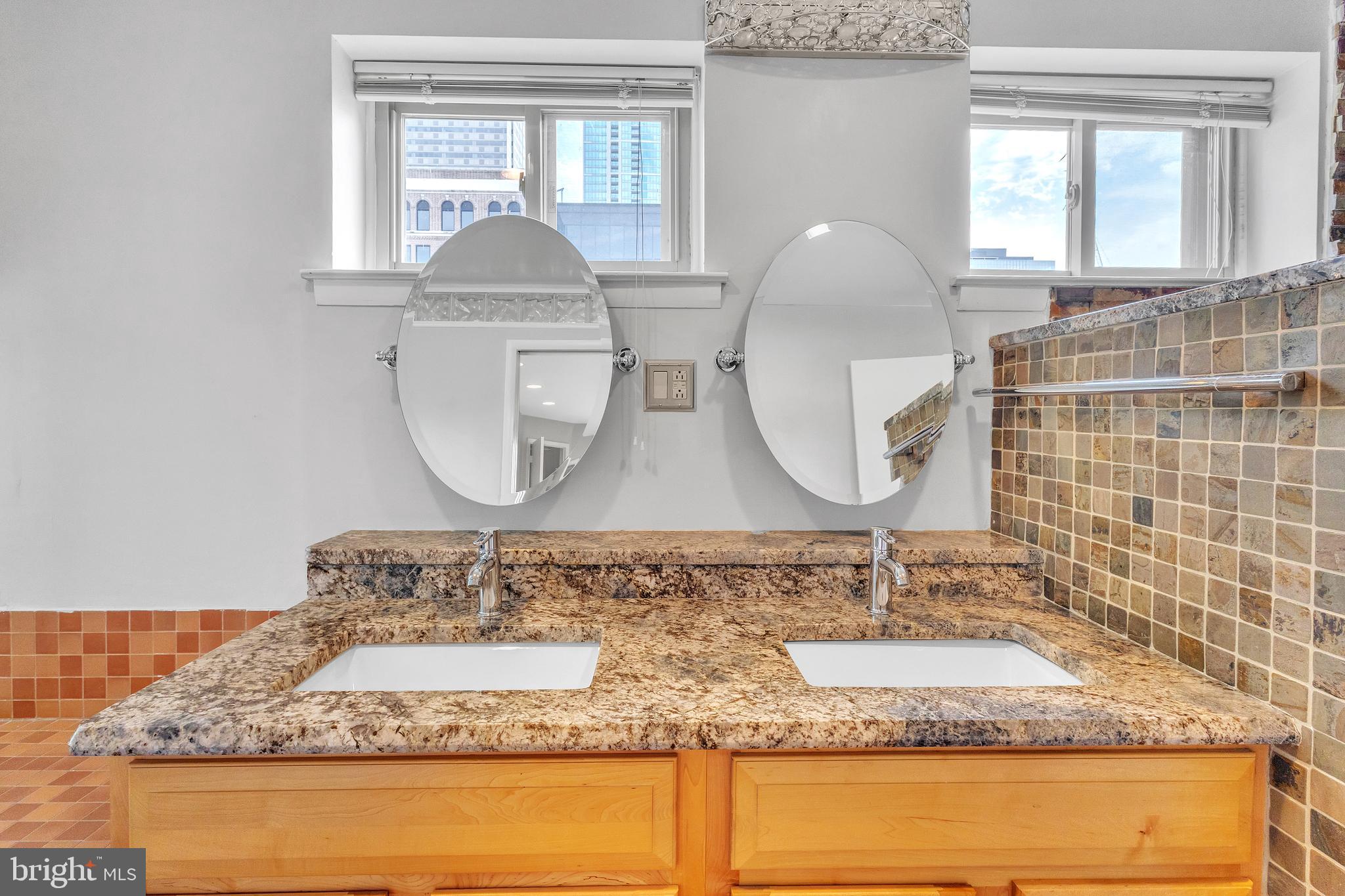 LOGAN SQUARE - Residential