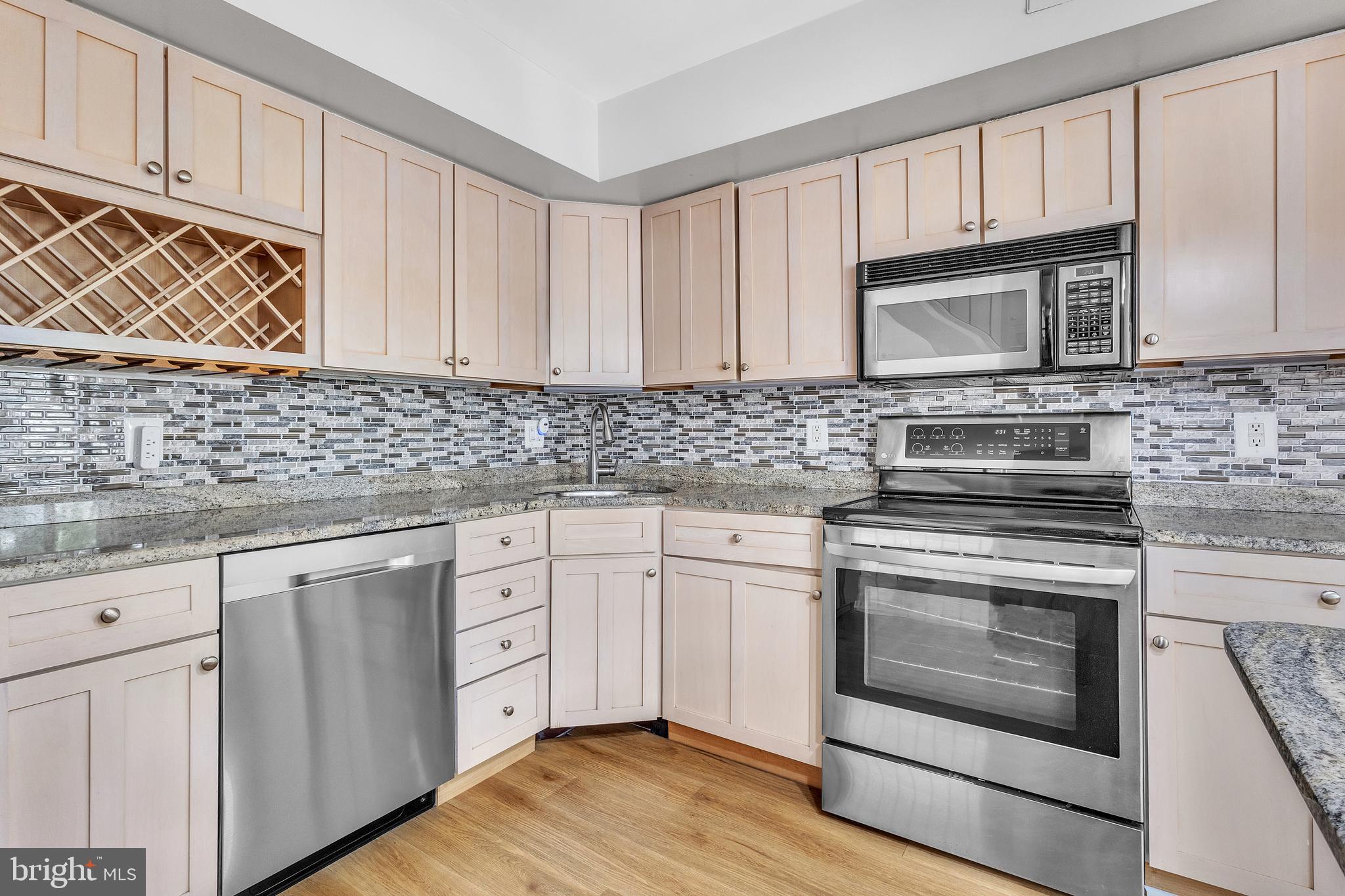 LOGAN SQUARE - Residential