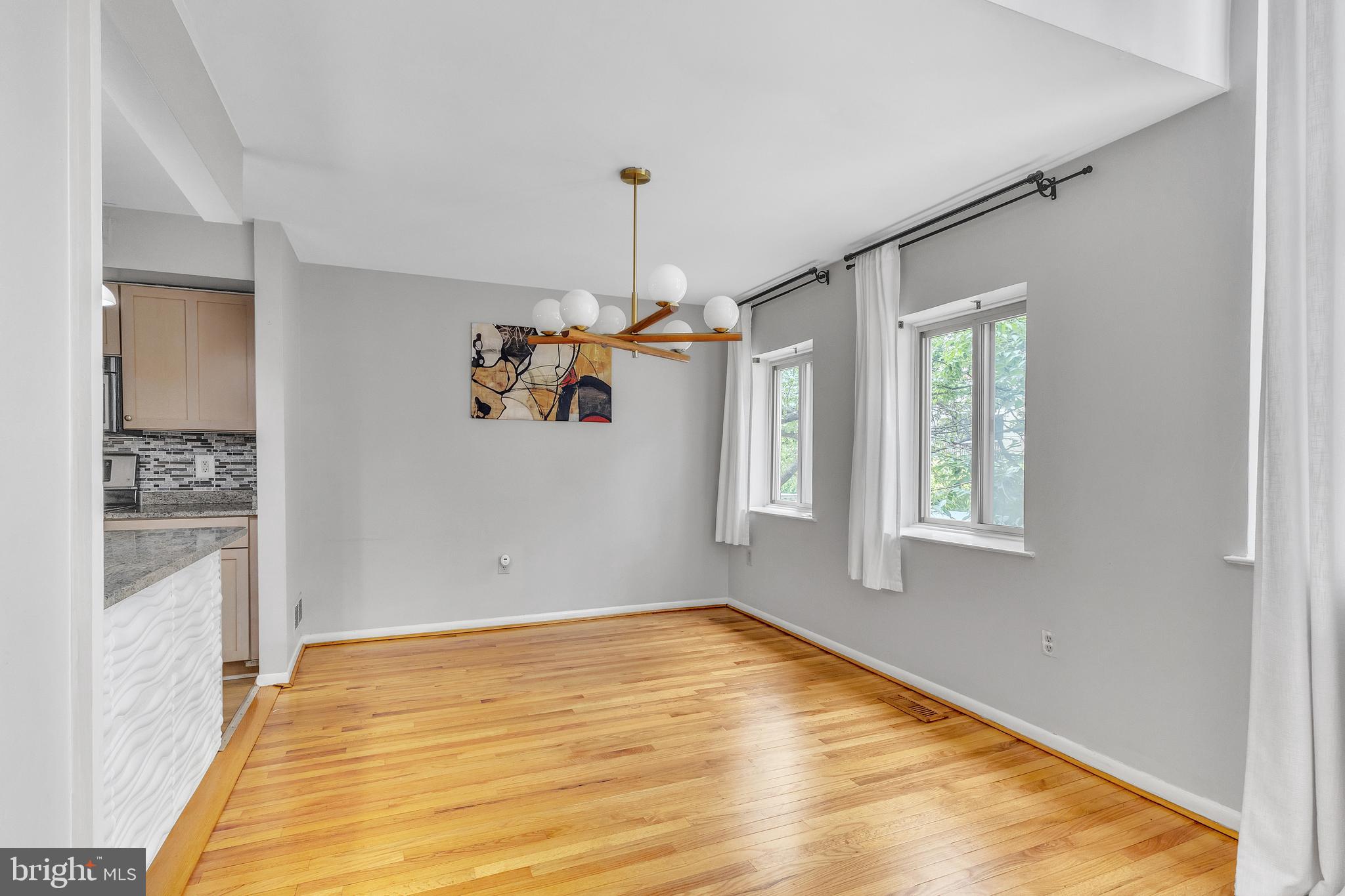 LOGAN SQUARE - Residential