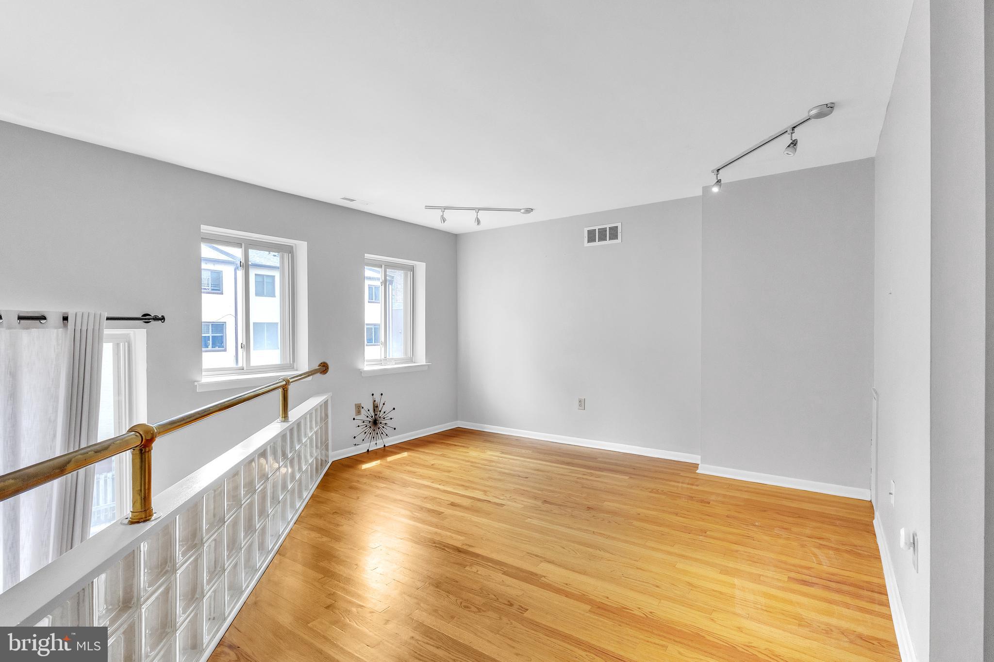 LOGAN SQUARE - Residential