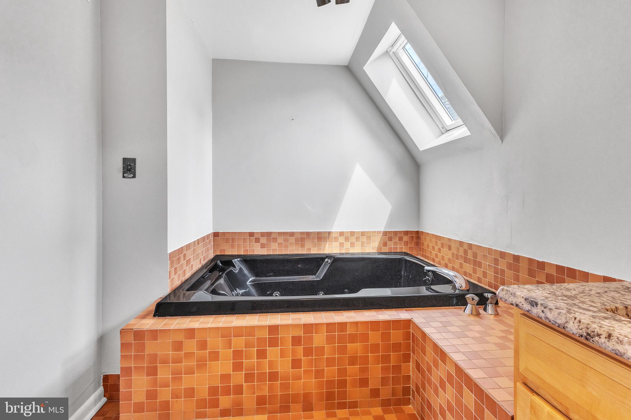 LOGAN SQUARE - Residential