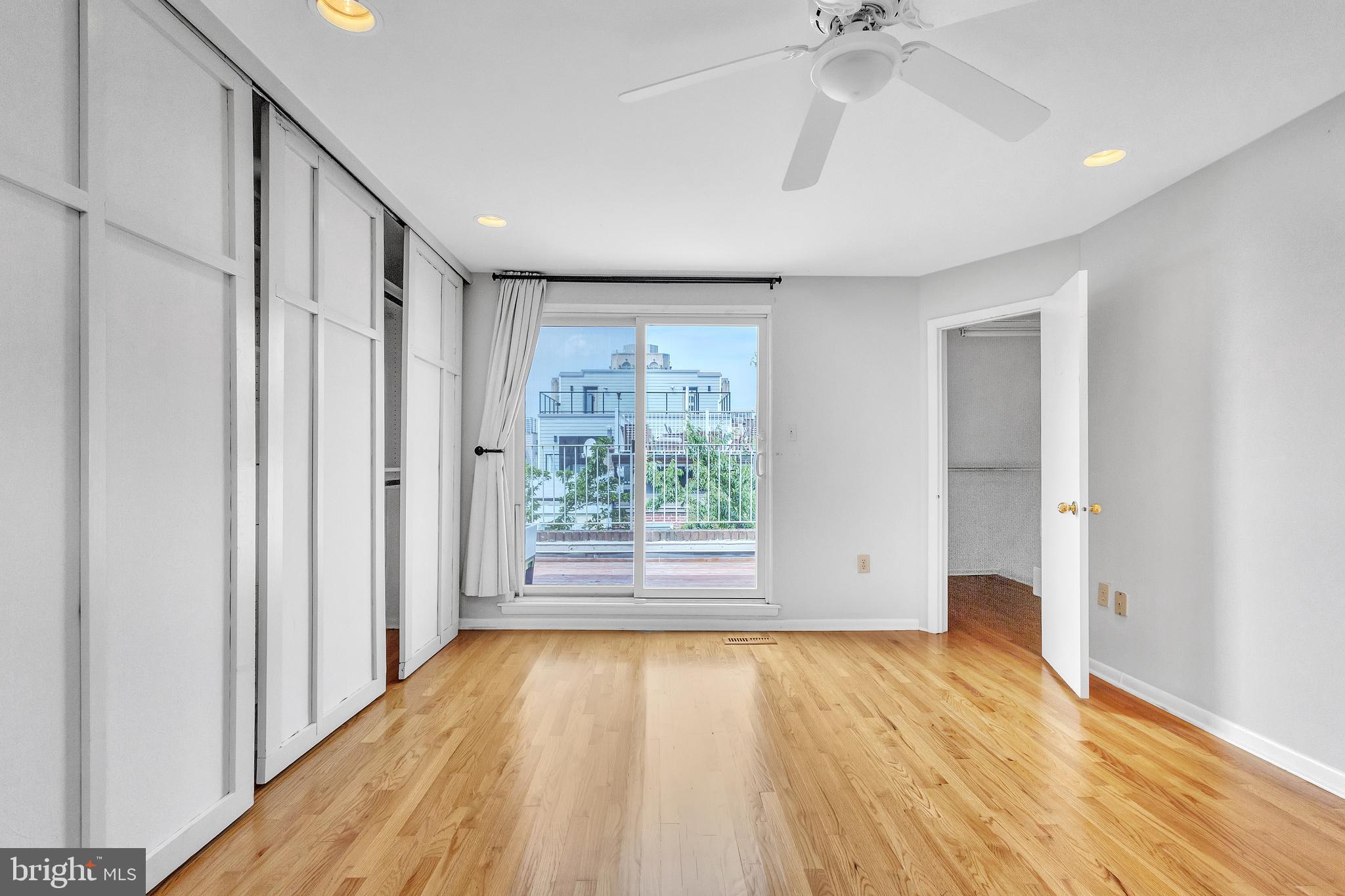 LOGAN SQUARE - Residential