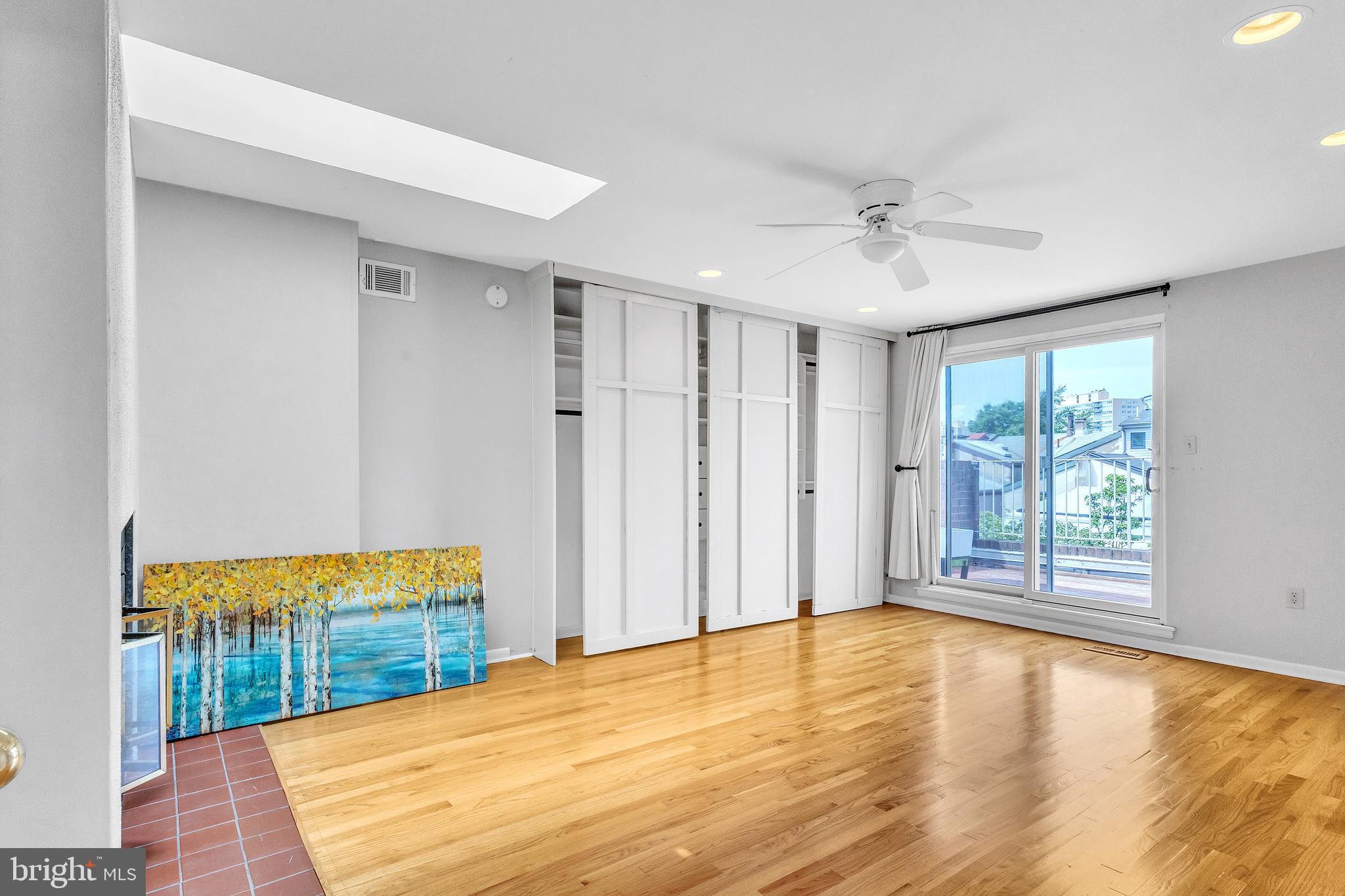 LOGAN SQUARE - Residential