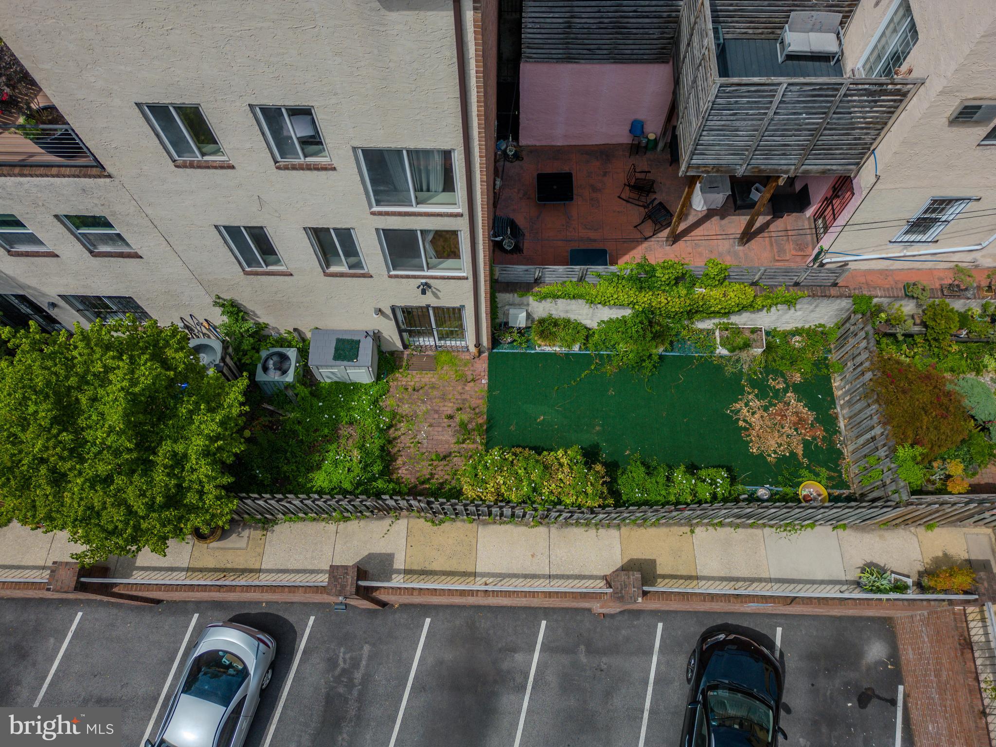 LOGAN SQUARE - Residential