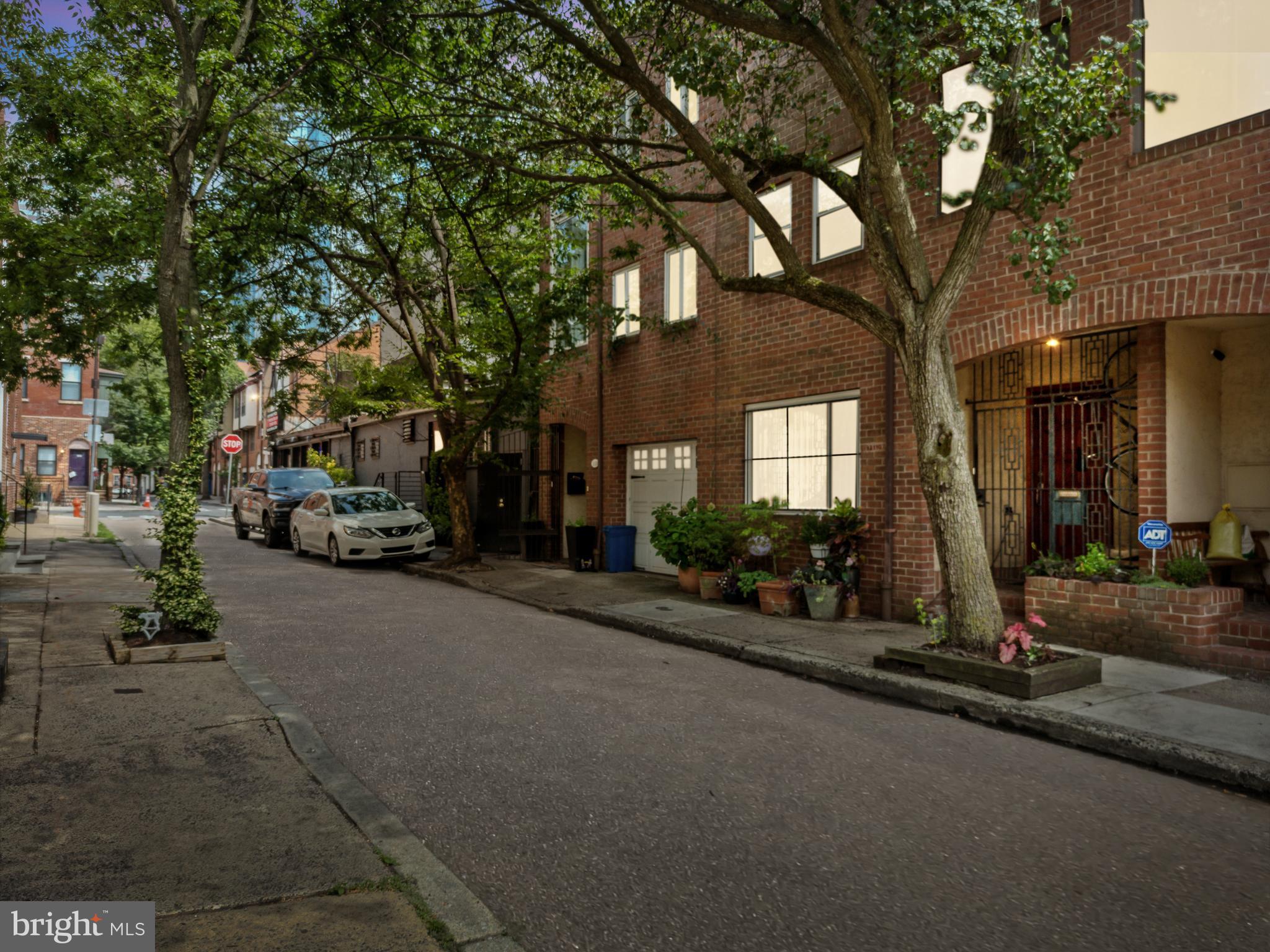 LOGAN SQUARE - Residential