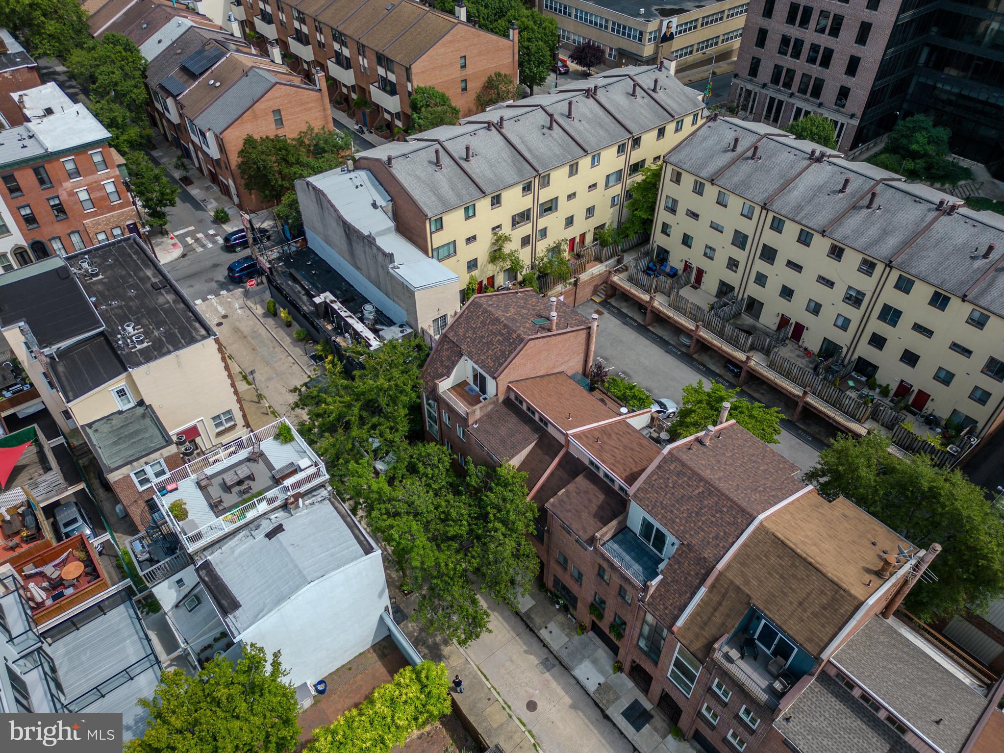 LOGAN SQUARE - Residential