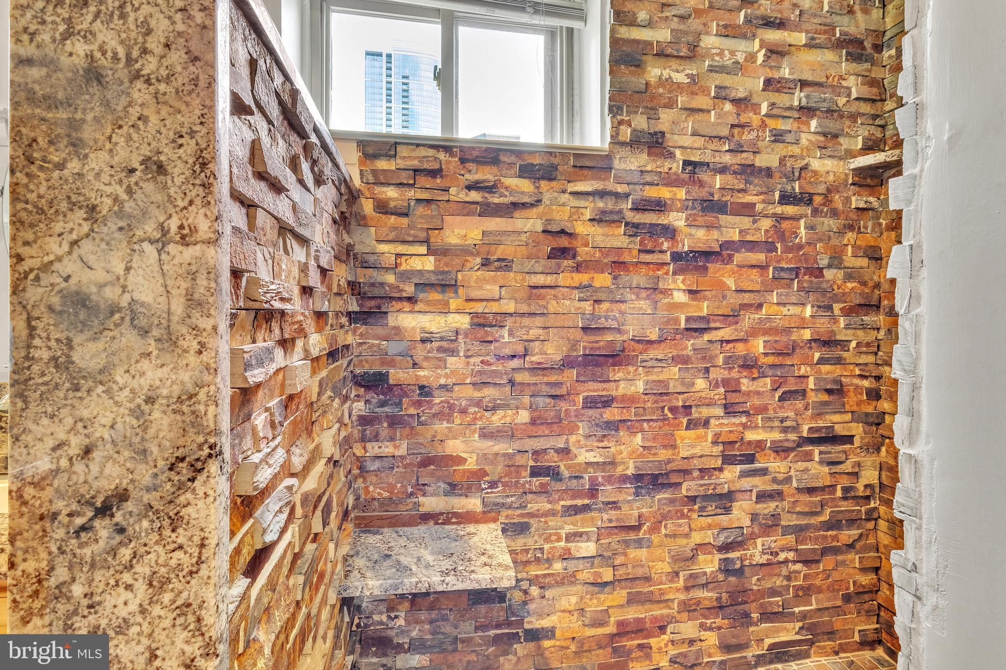 LOGAN SQUARE - Residential