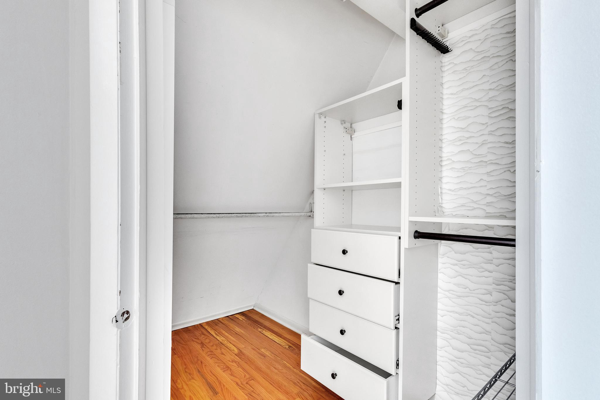 LOGAN SQUARE - Residential