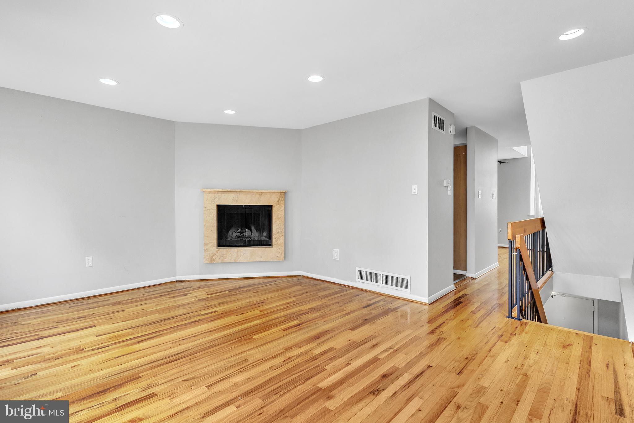 LOGAN SQUARE - Residential