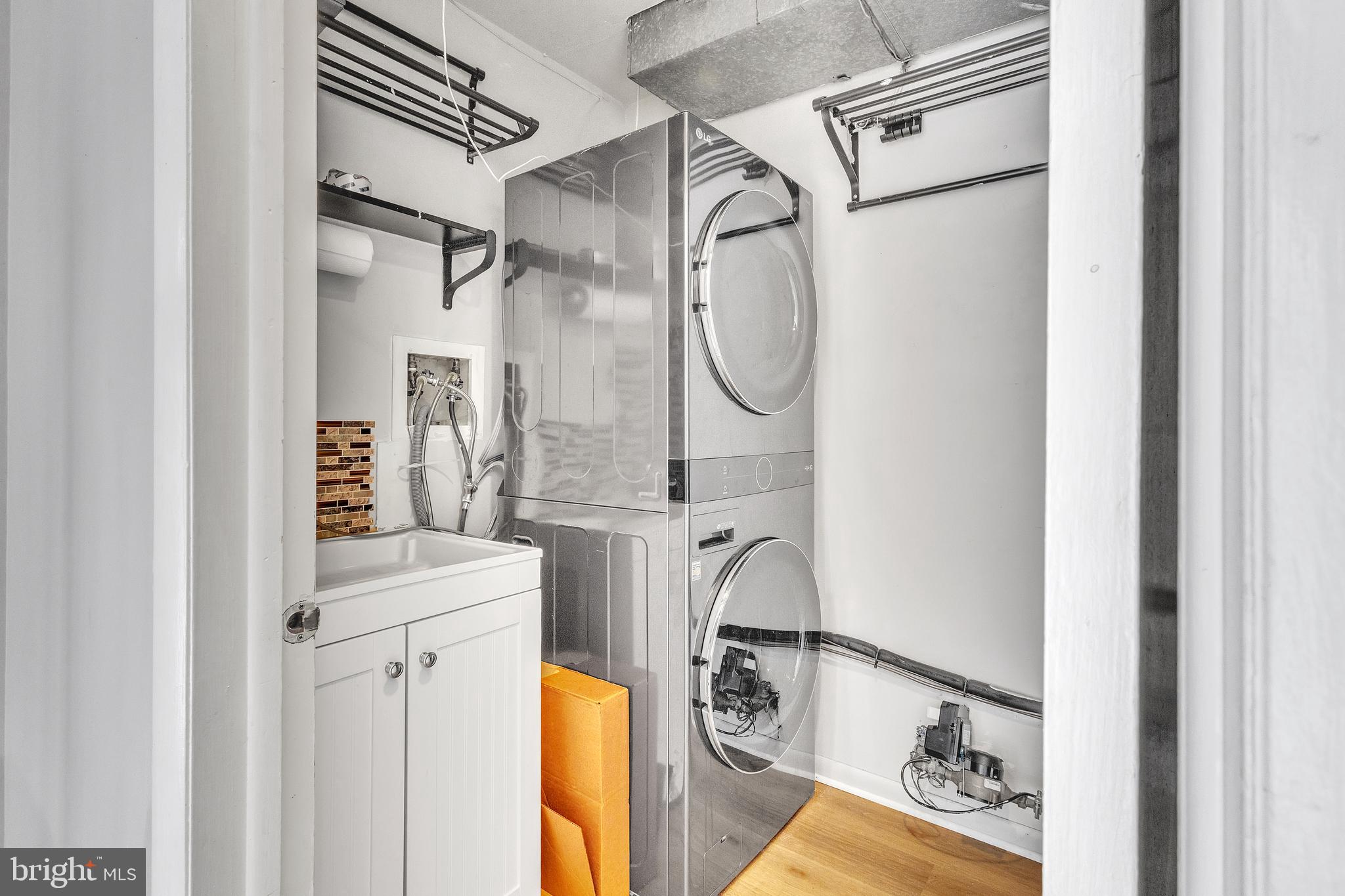 LOGAN SQUARE - Residential