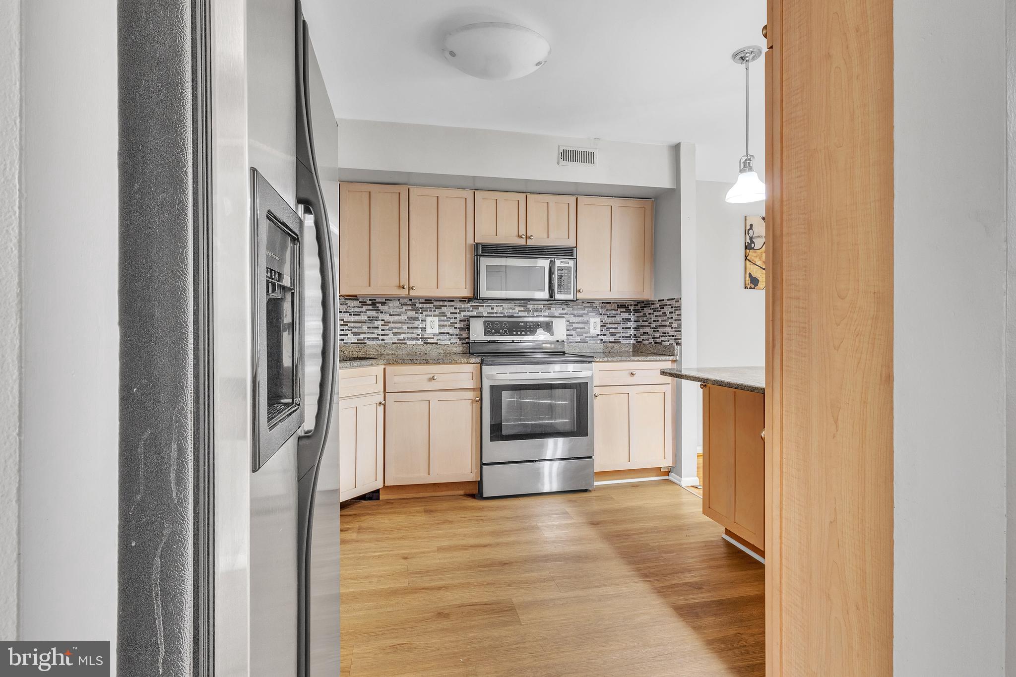 LOGAN SQUARE - Residential