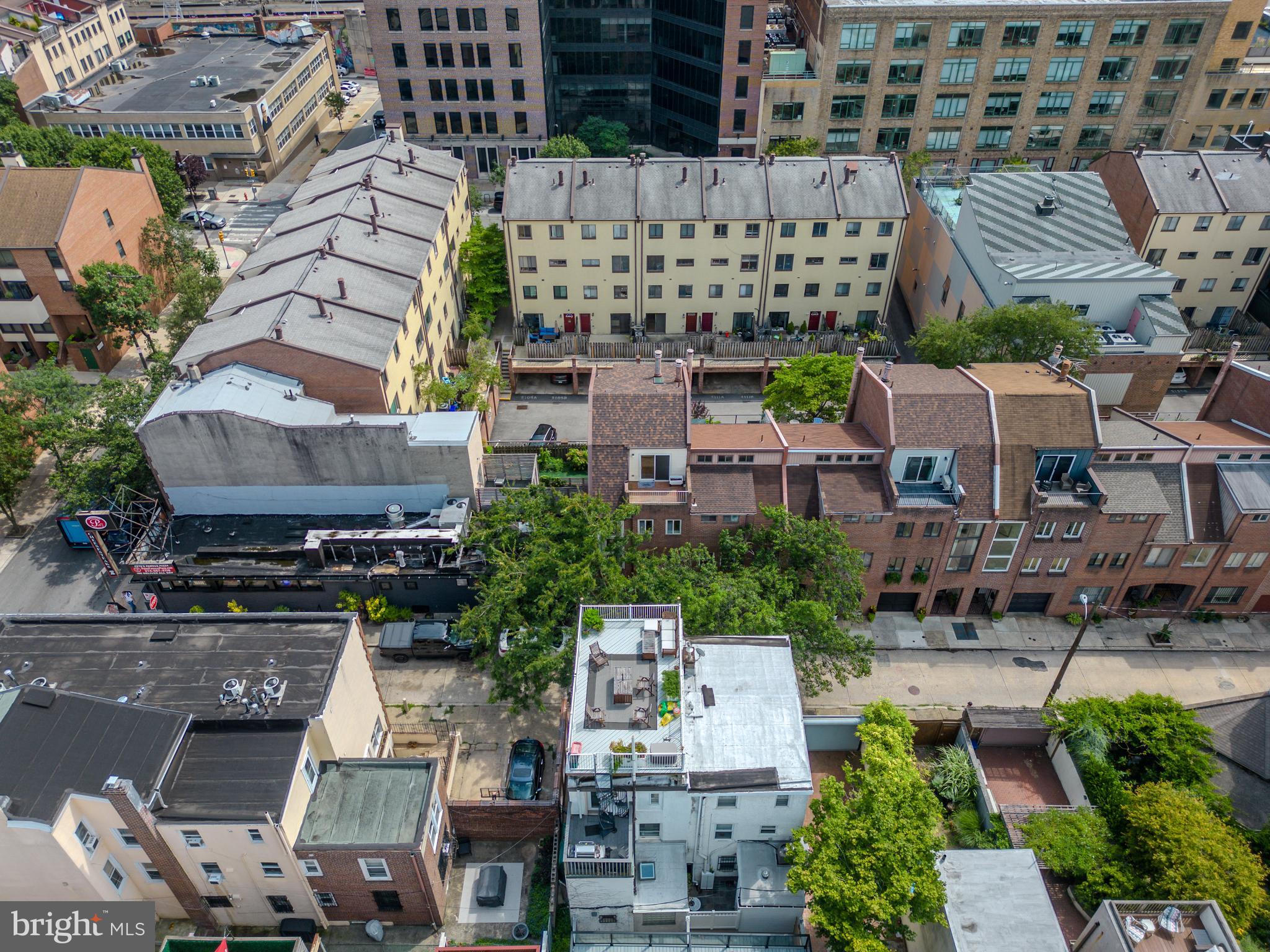 LOGAN SQUARE - Residential