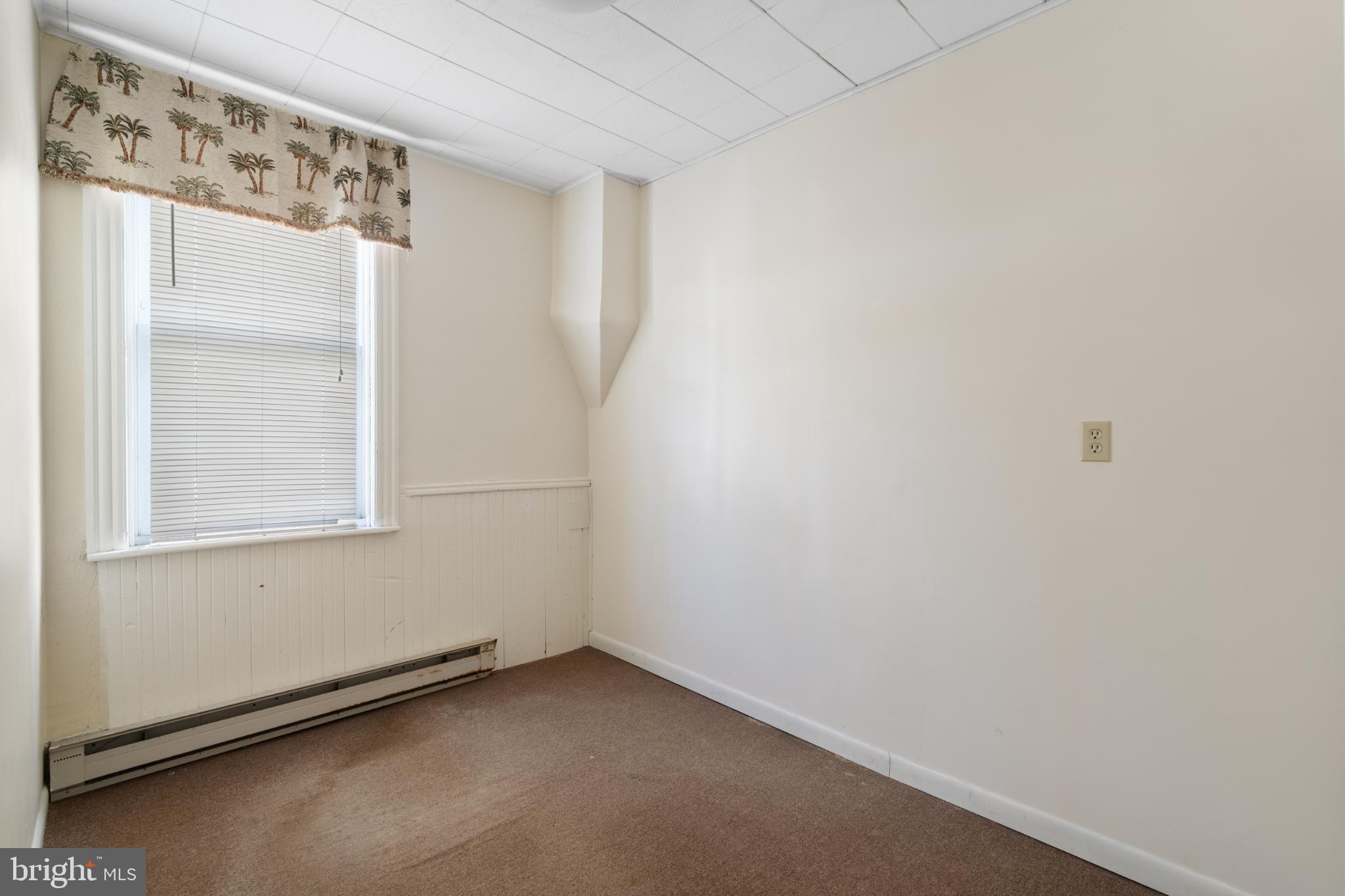 75 RETAIL BIZ W/ REAL ROAD