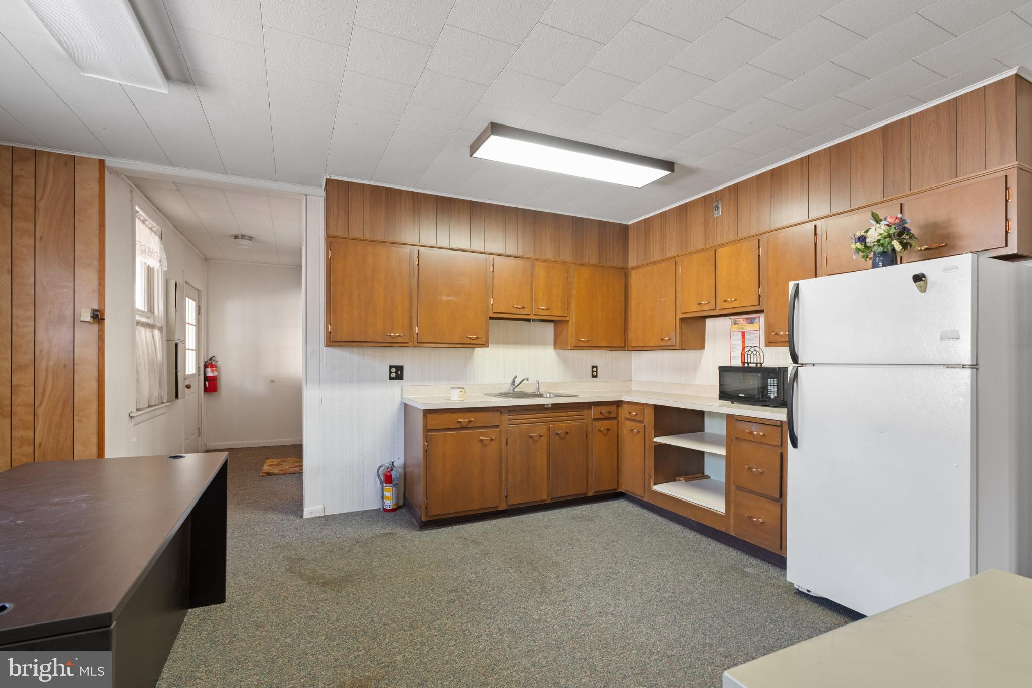 75 RETAIL BIZ W/ REAL ROAD