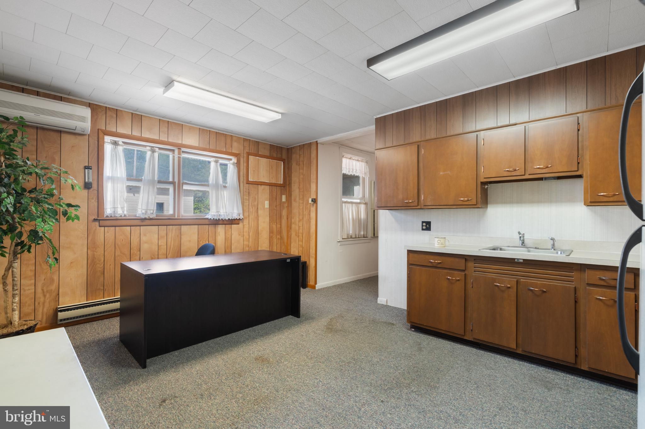 75 RETAIL BIZ W/ REAL ROAD