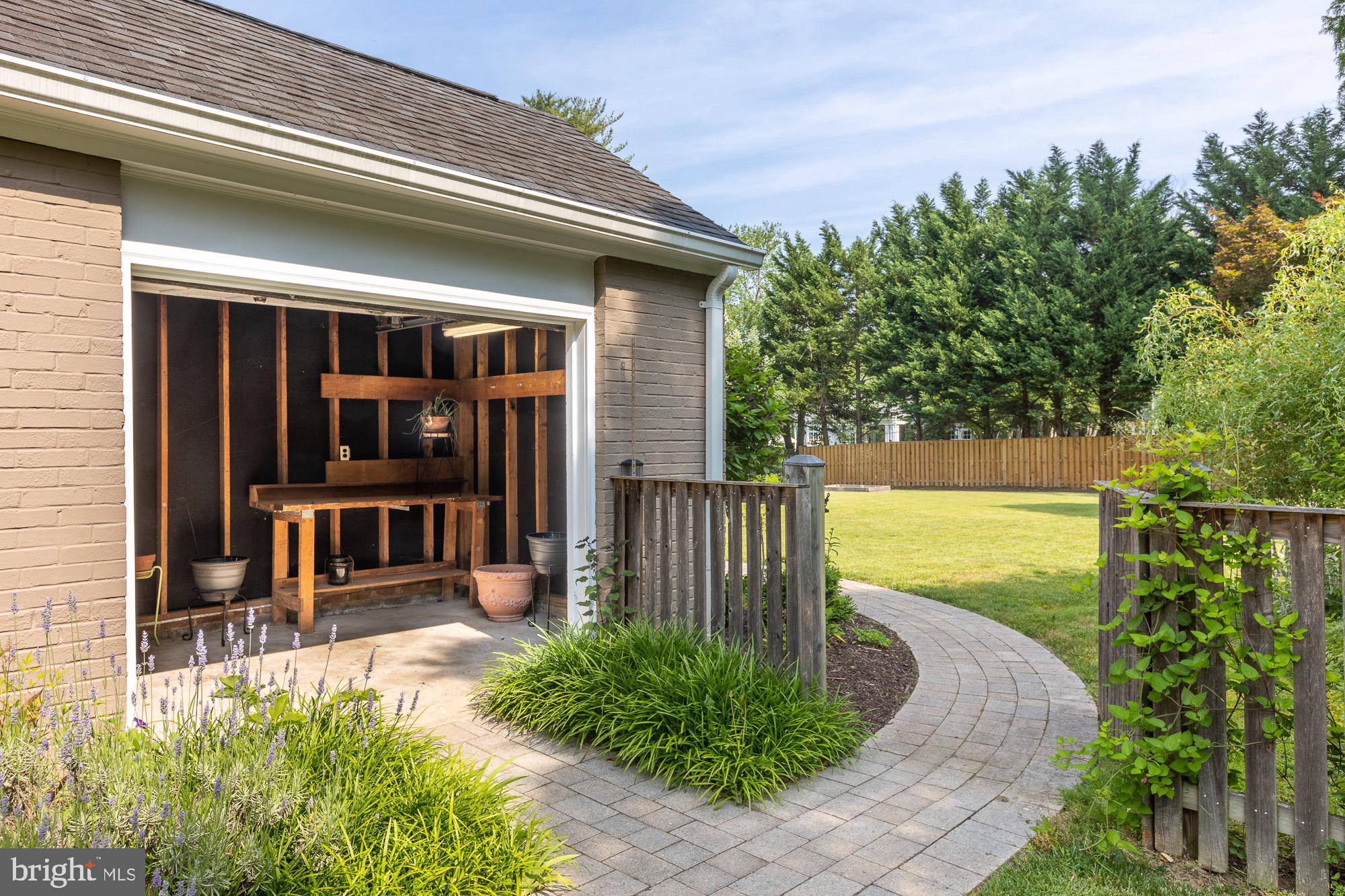 BRADLEY MANOR - Residential