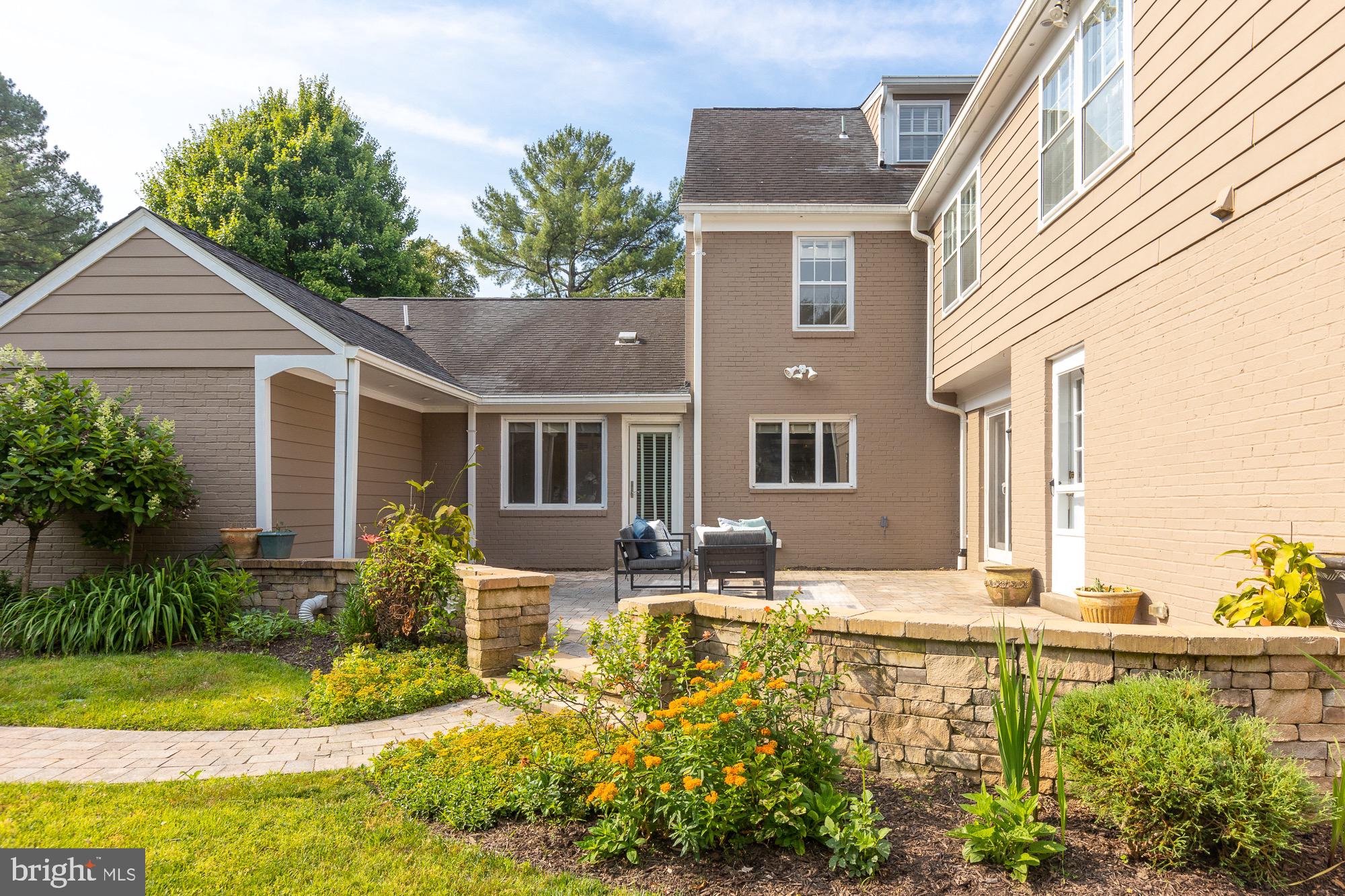 BRADLEY MANOR - Residential