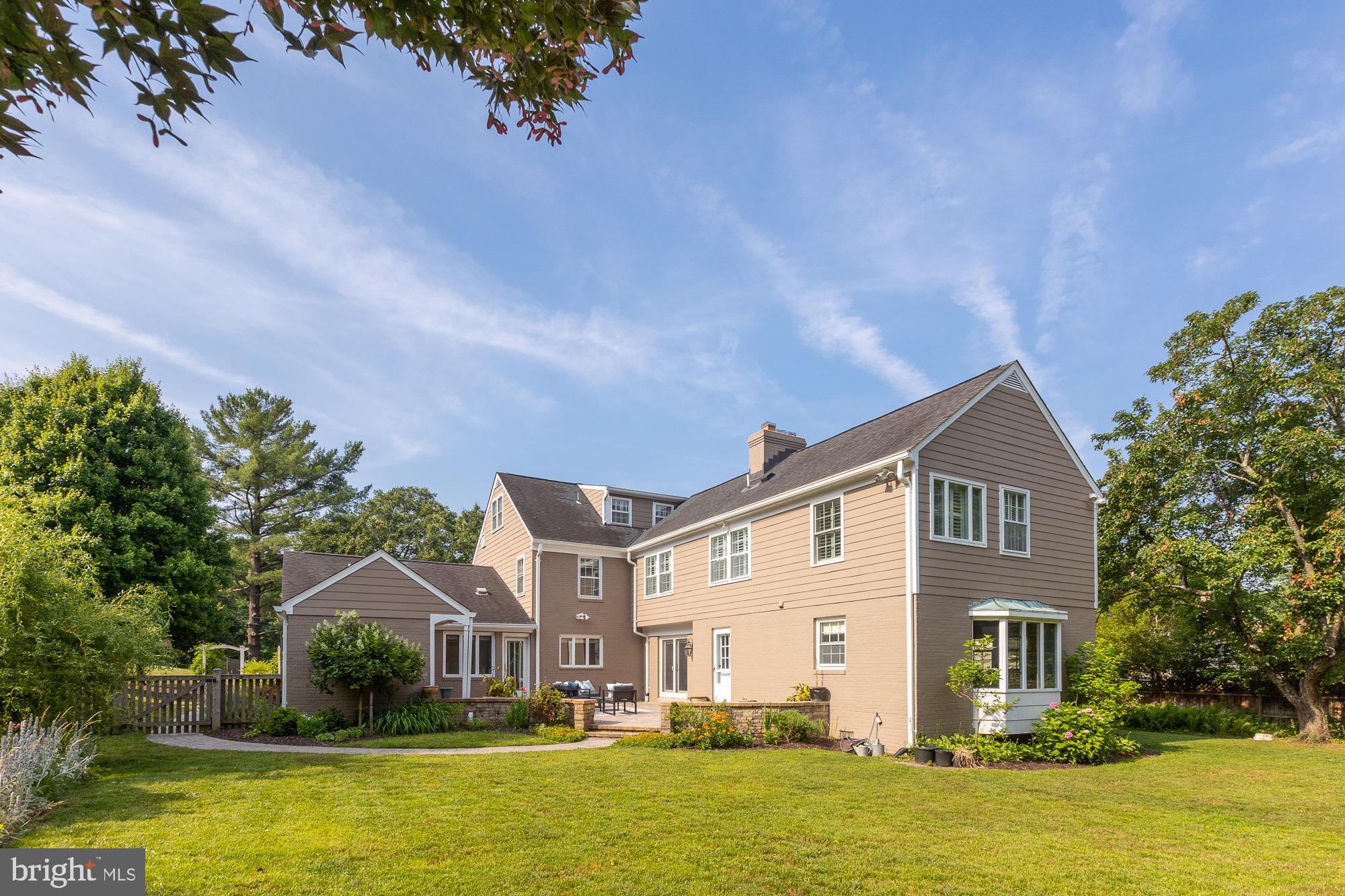 BRADLEY MANOR - Residential