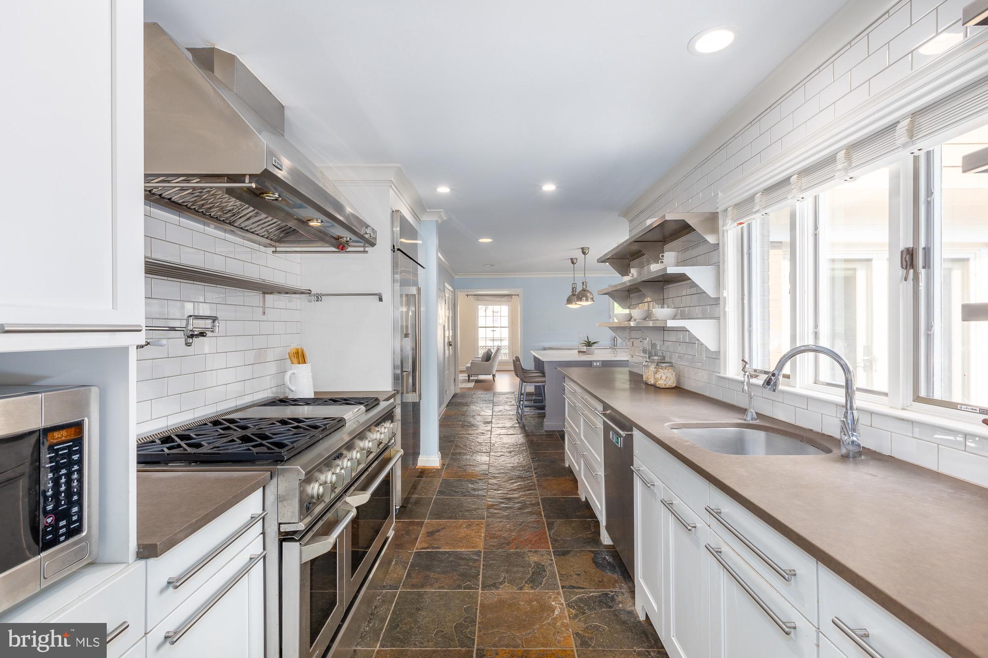 BRADLEY MANOR - Residential