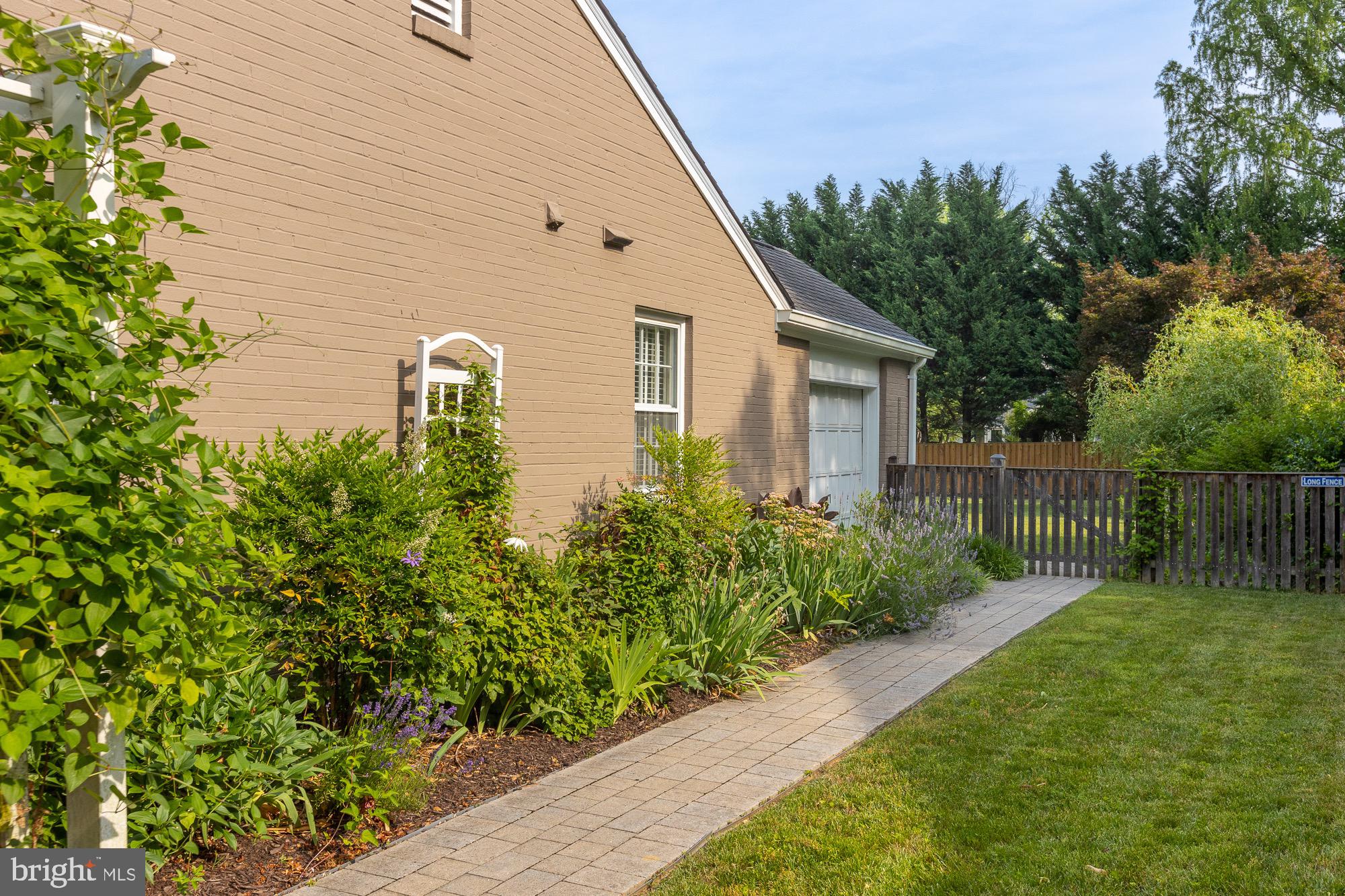 BRADLEY MANOR - Residential