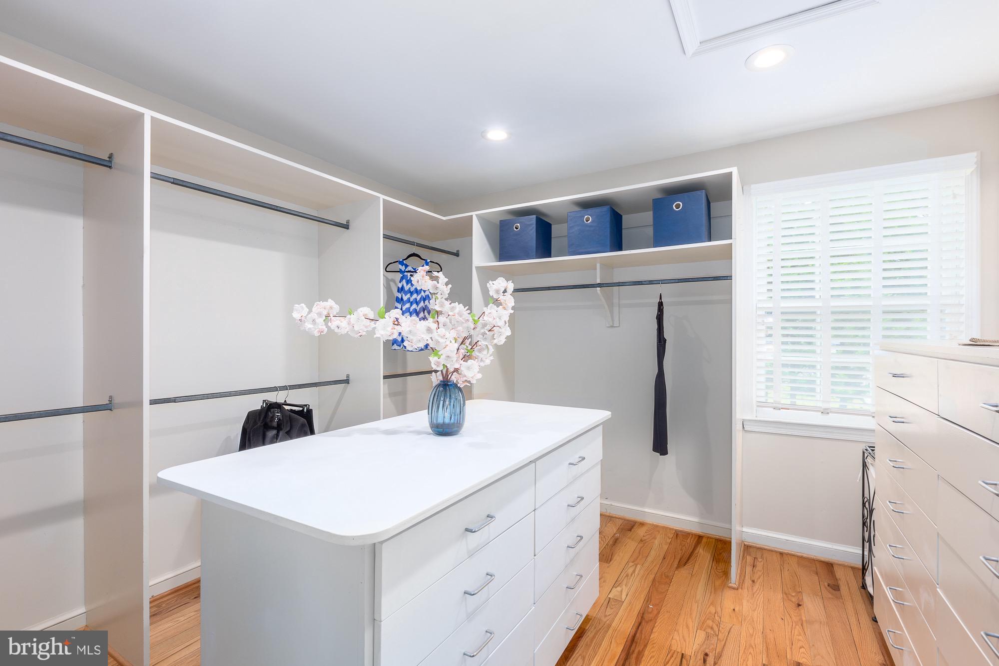 BRADLEY MANOR - Residential